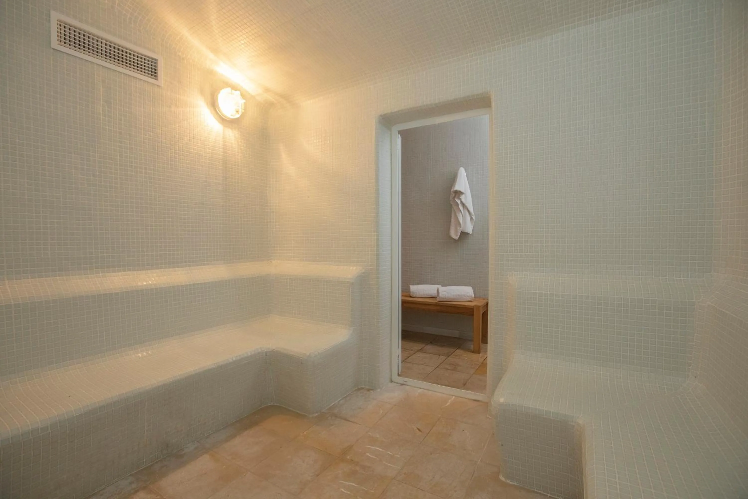 Steam room, Bed in HM Mar Blau