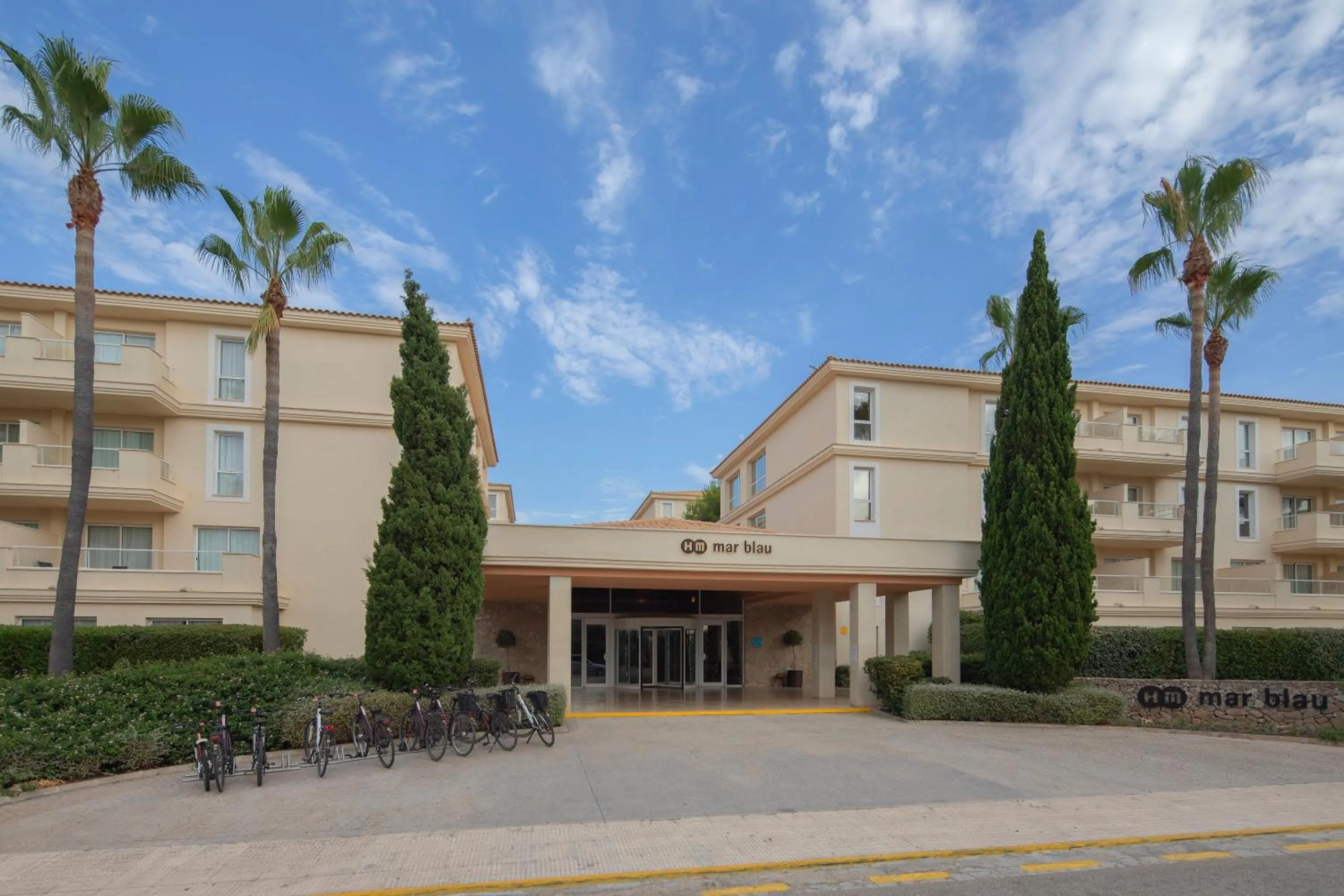 Facade/entrance in HM Mar Blau