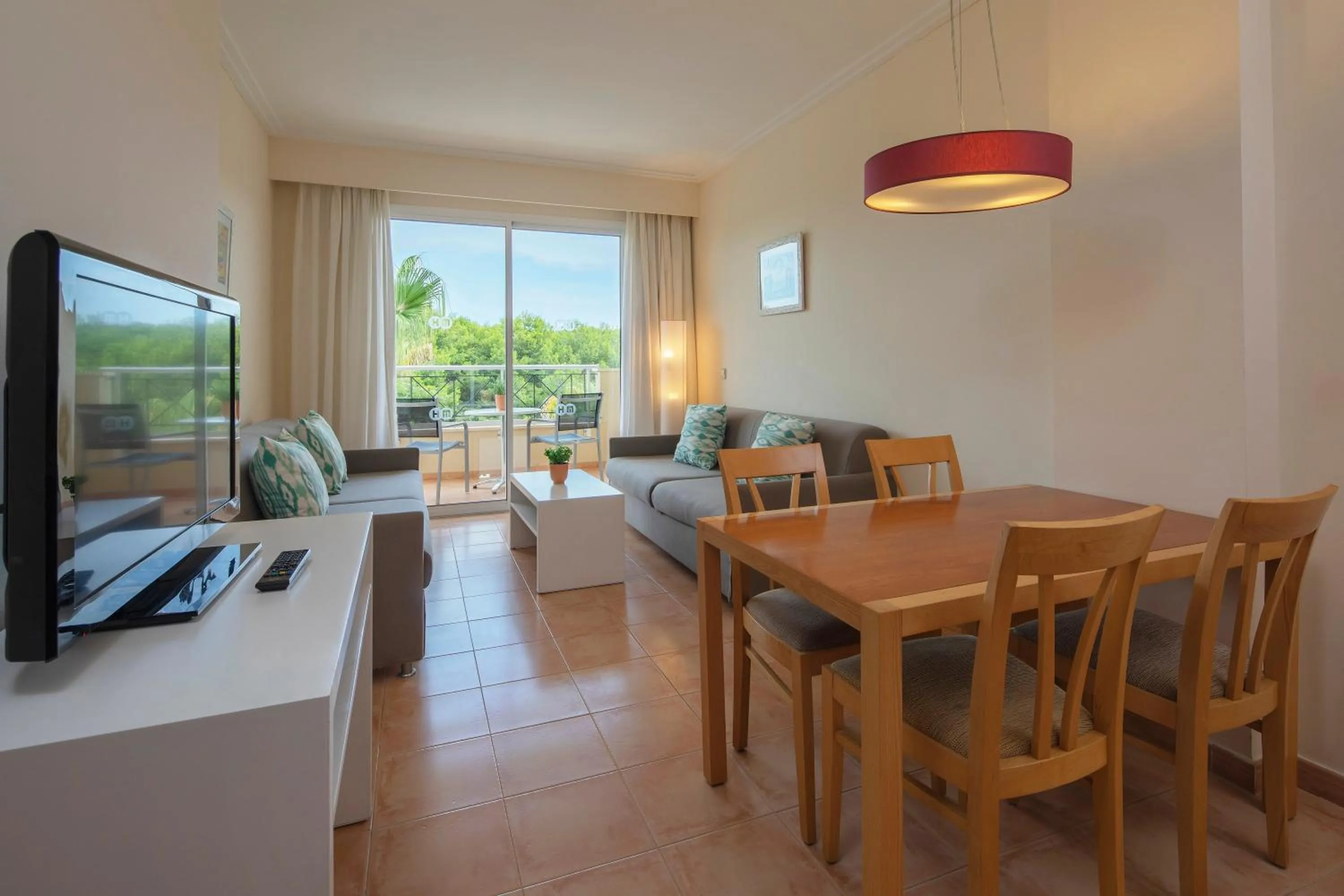 Photo of the whole room in HM Mar Blau