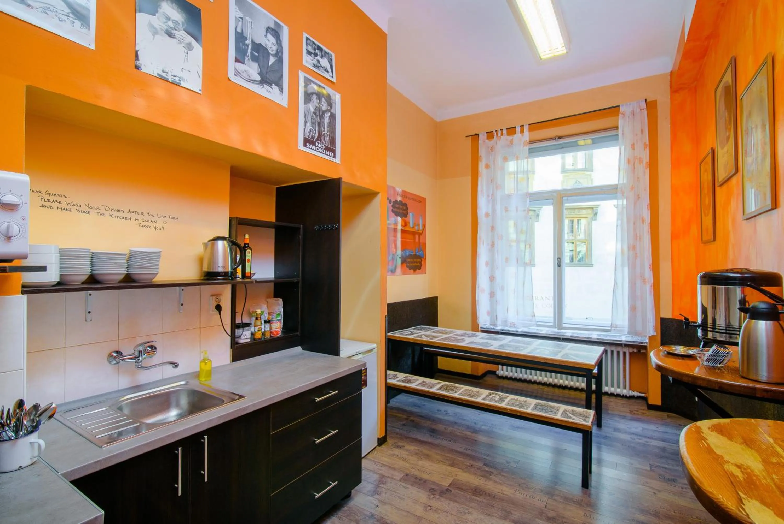 Kitchen or kitchenette in Best Spot Hostel