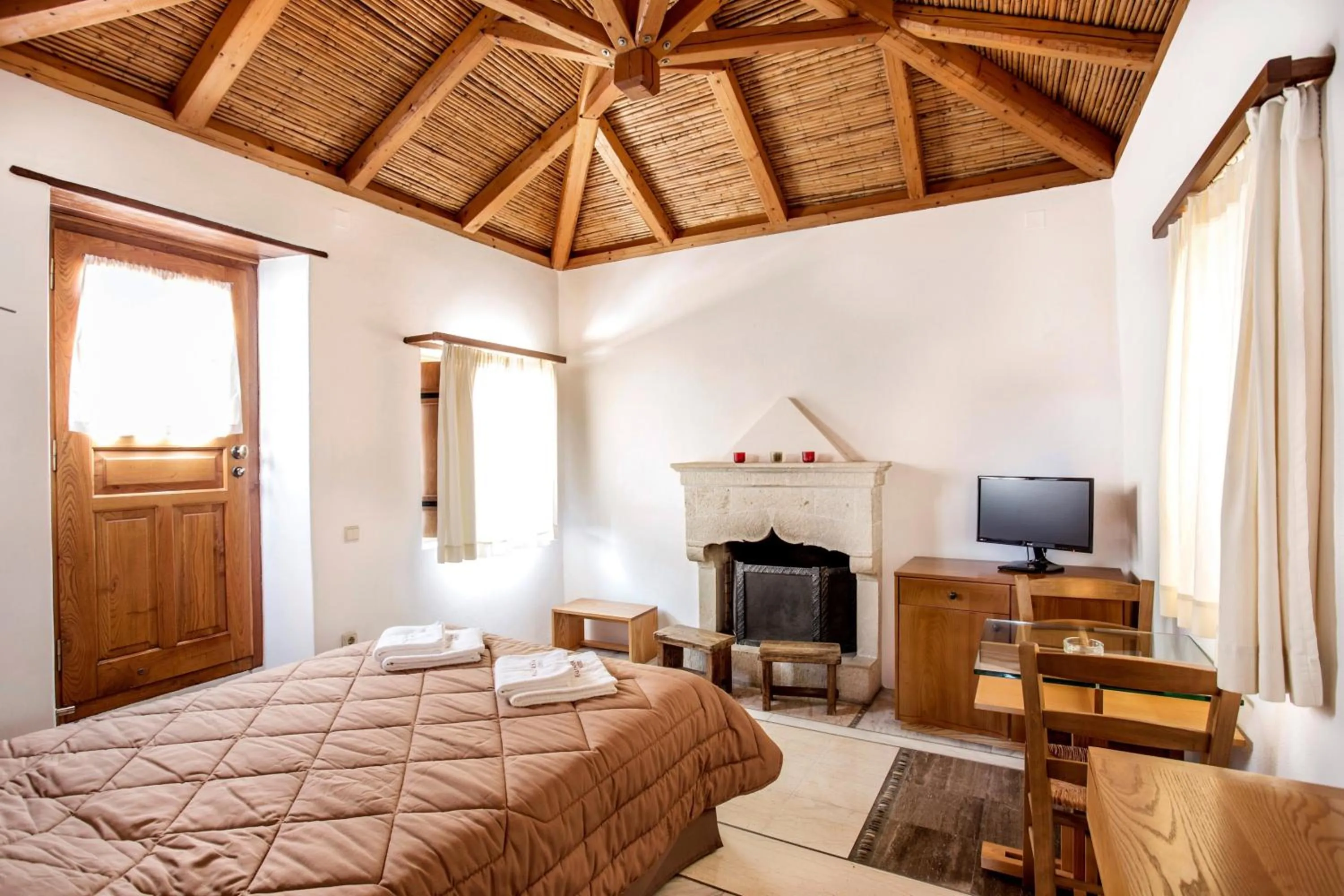 Day, Bed in Bastione Malvasia Hotel (ex New Malvasia)