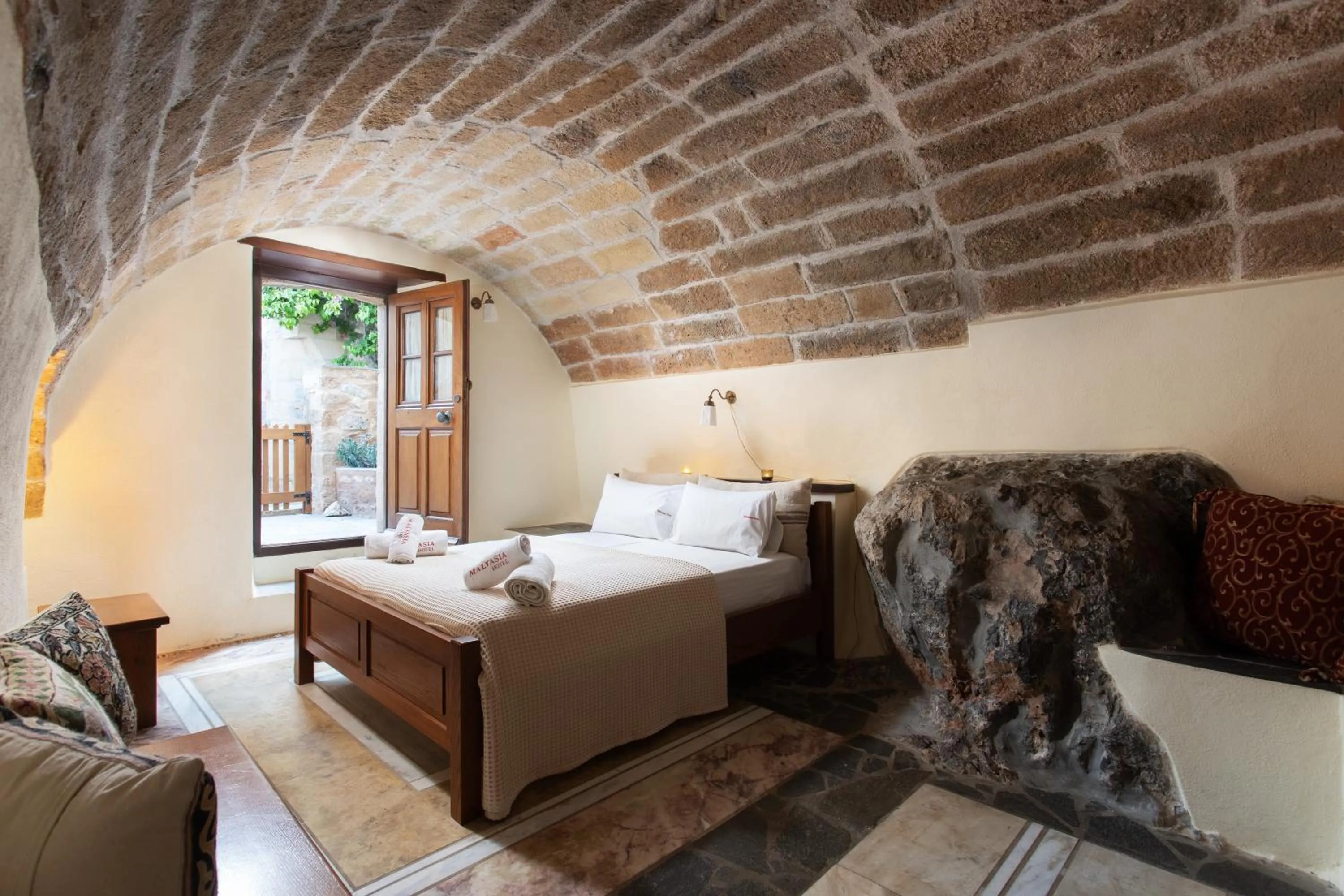 Bed in Bastione Malvasia Hotel (ex New Malvasia)