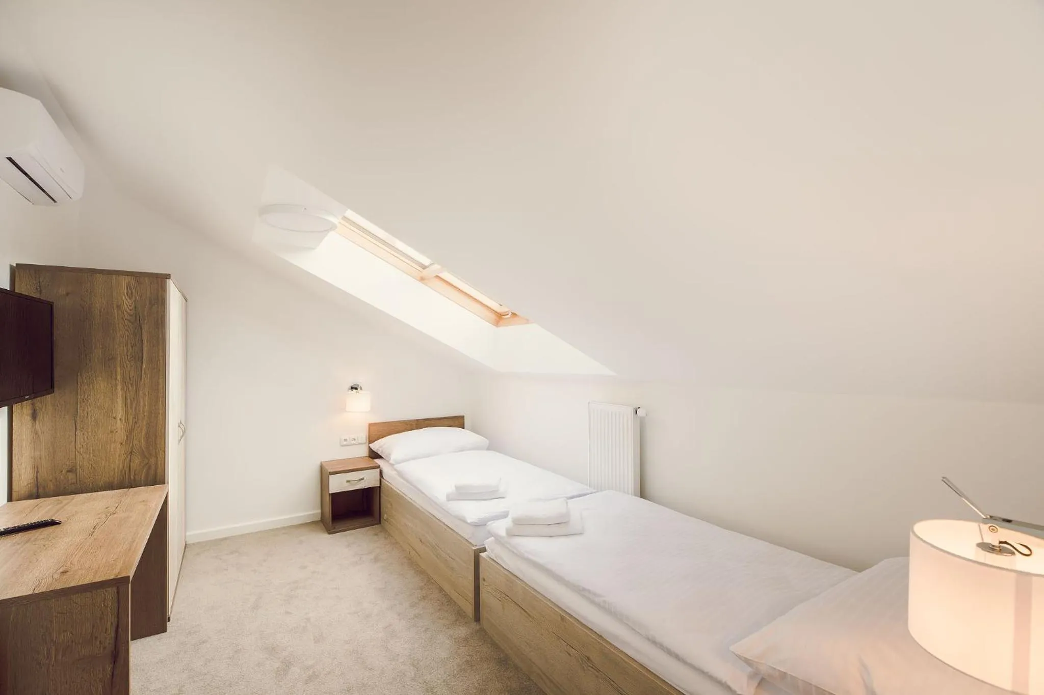 Photo of the whole room, Bed in Kings Residence