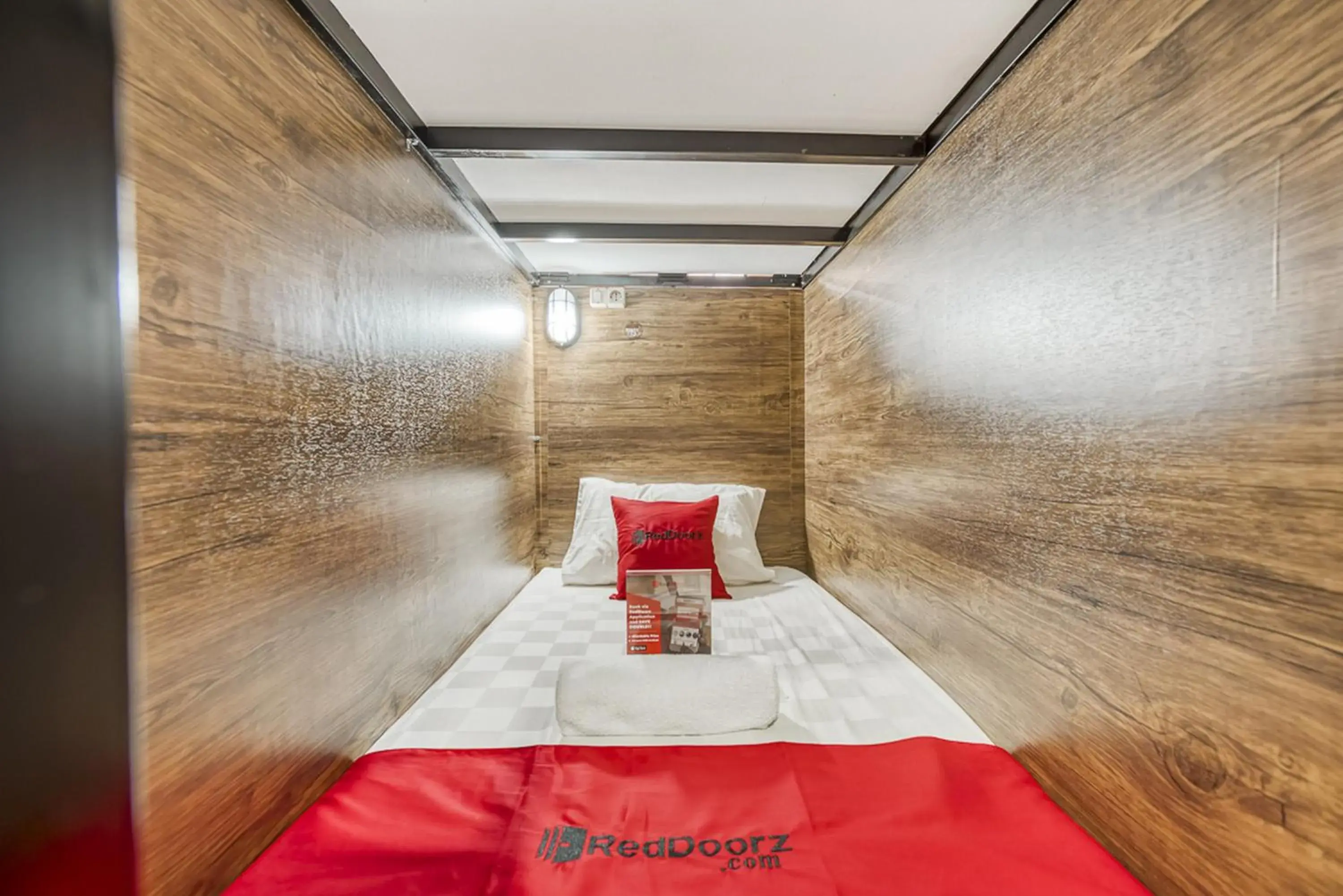 Bedroom, Bed in RedDoorz Hostel @ Feliz Noche Cengkareng Bedroom, Bed in RedDoorz Hostel @ Feliz Noche Cengkareng