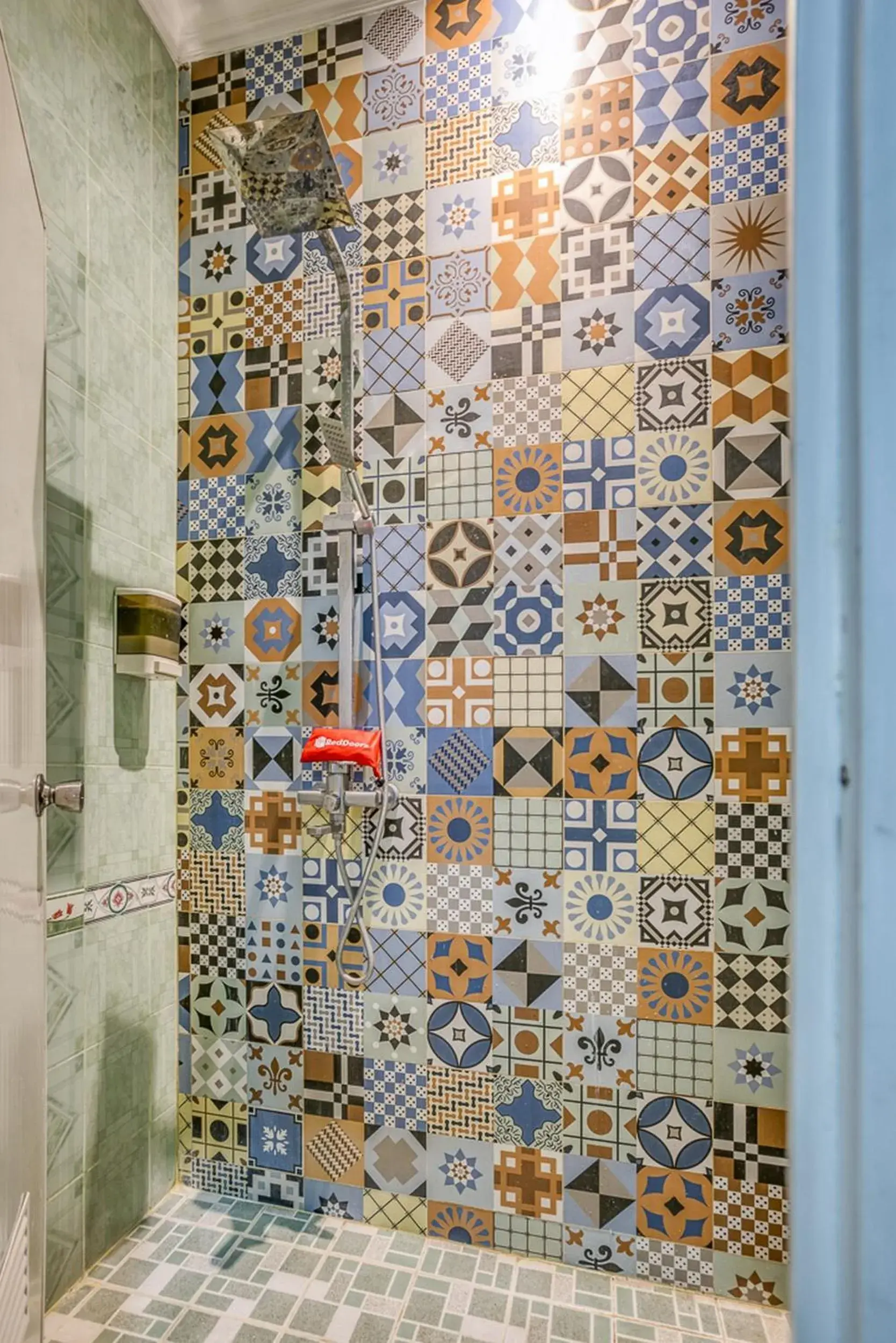 RedDoorz Hostel @ Feliz Noche Cengkareng RedDoorz Hostel @ Feliz Noche Cengkareng