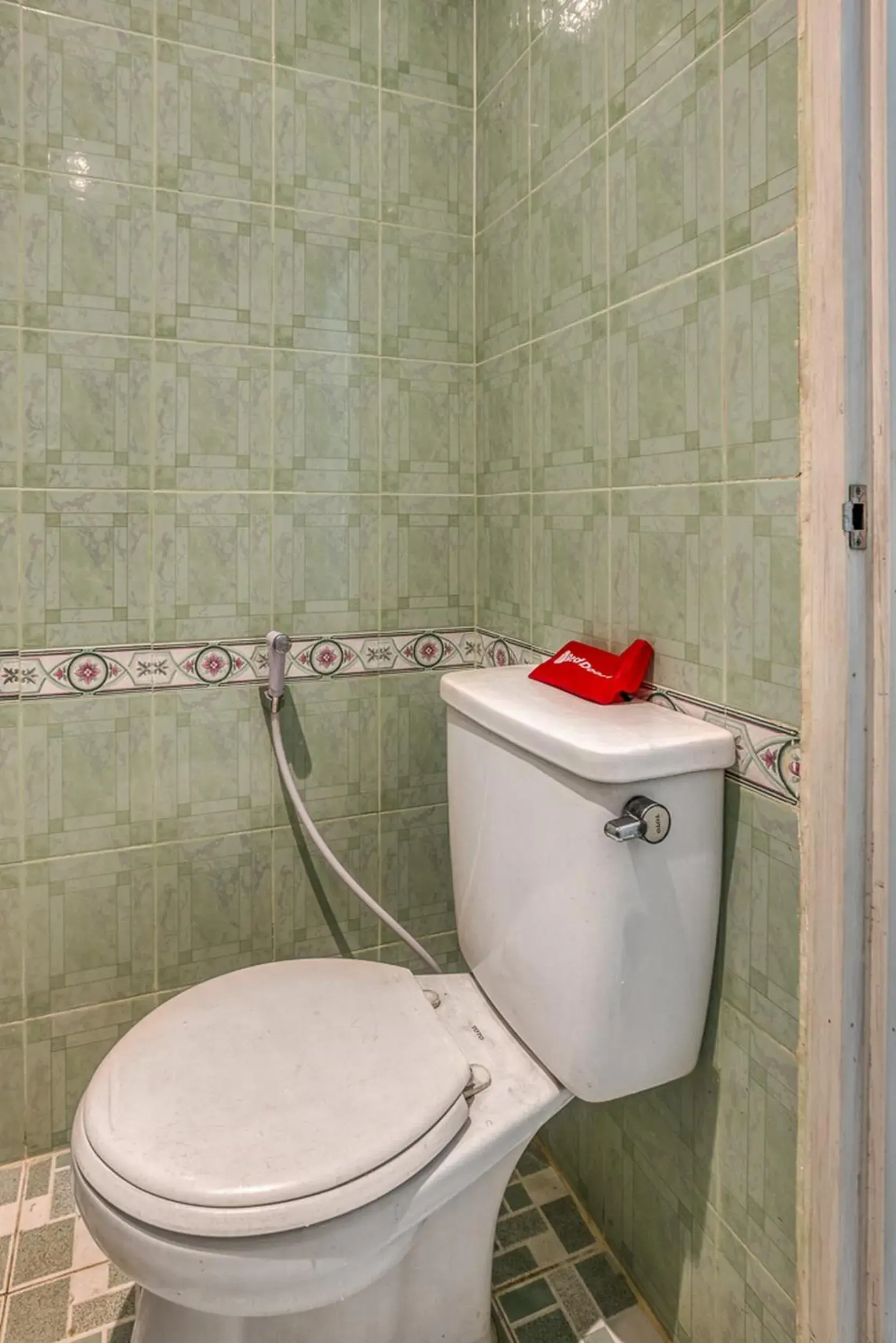 RedDoorz Hostel @ Feliz Noche Cengkareng RedDoorz Hostel @ Feliz Noche Cengkareng