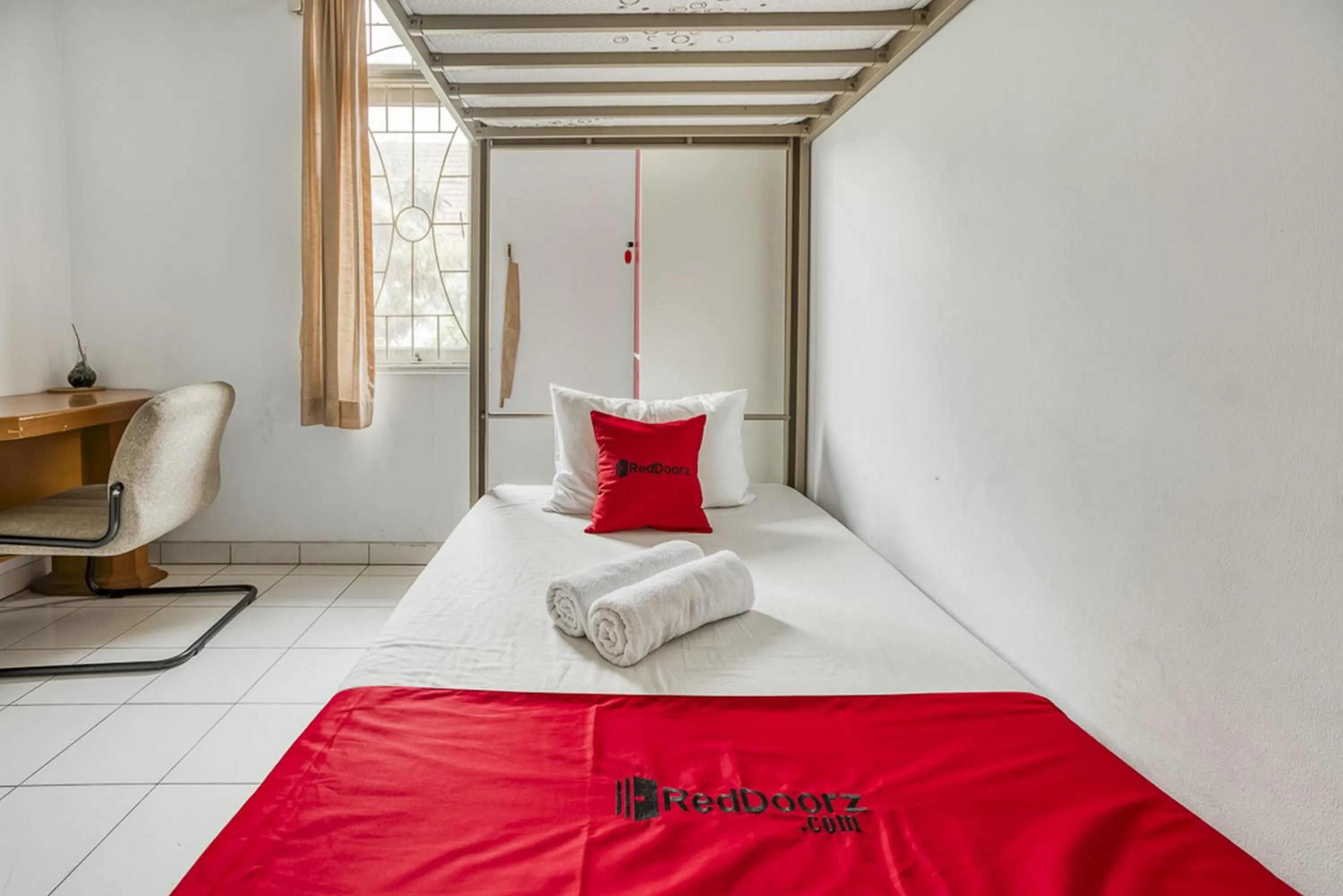 Bed in RedDoorz Hostel @ Feliz Noche Cengkareng