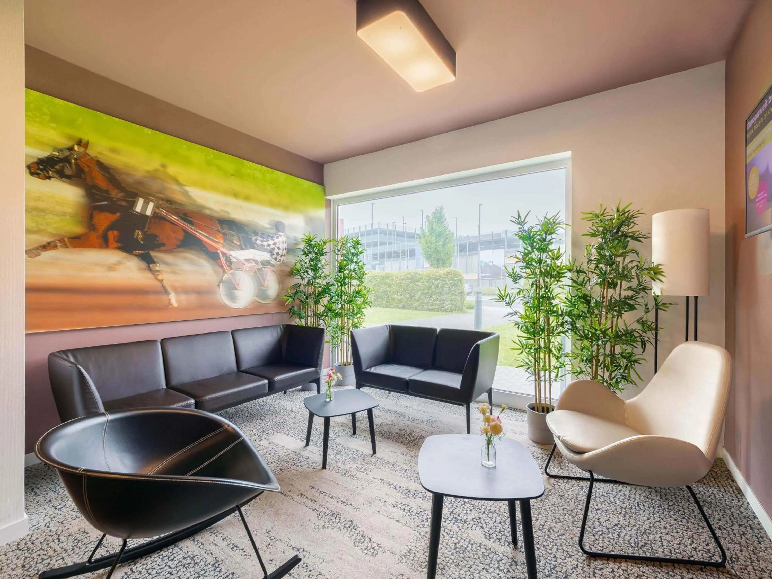 Lobby or reception in B&B Hotel Mönchengladbach