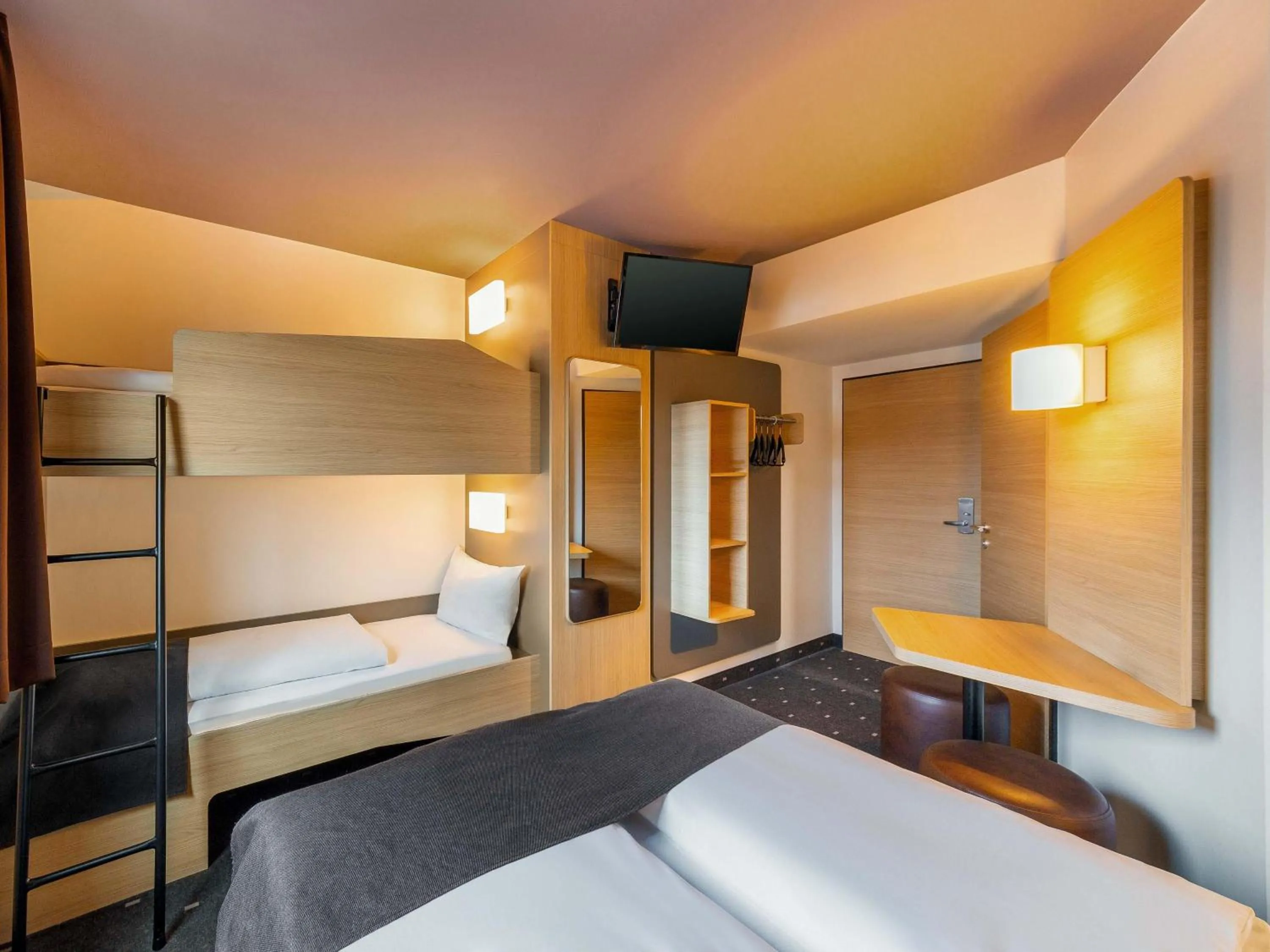 Photo of the whole room, Bed in B&B Hotel Mönchengladbach