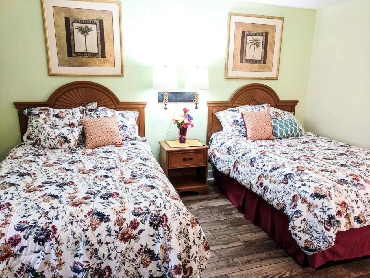 Photo of the whole room, Bed in Sand Dunes 2428