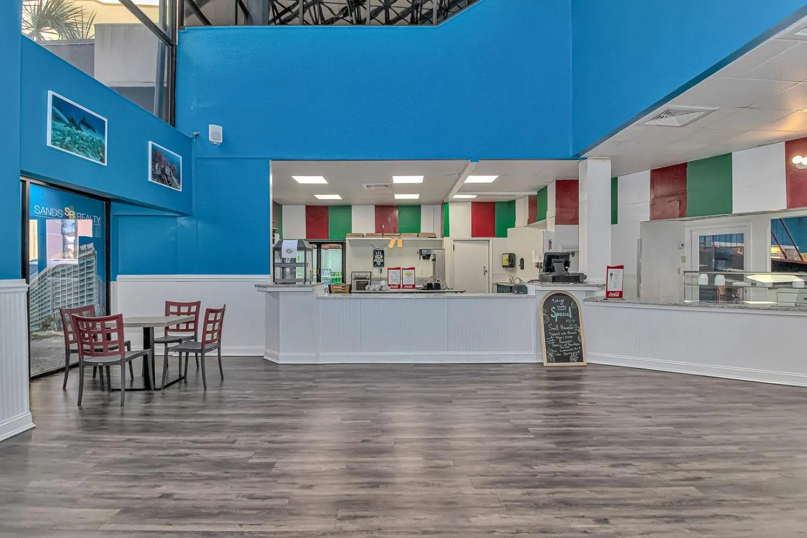 Restaurant/places to eat in Sand Dunes 2428