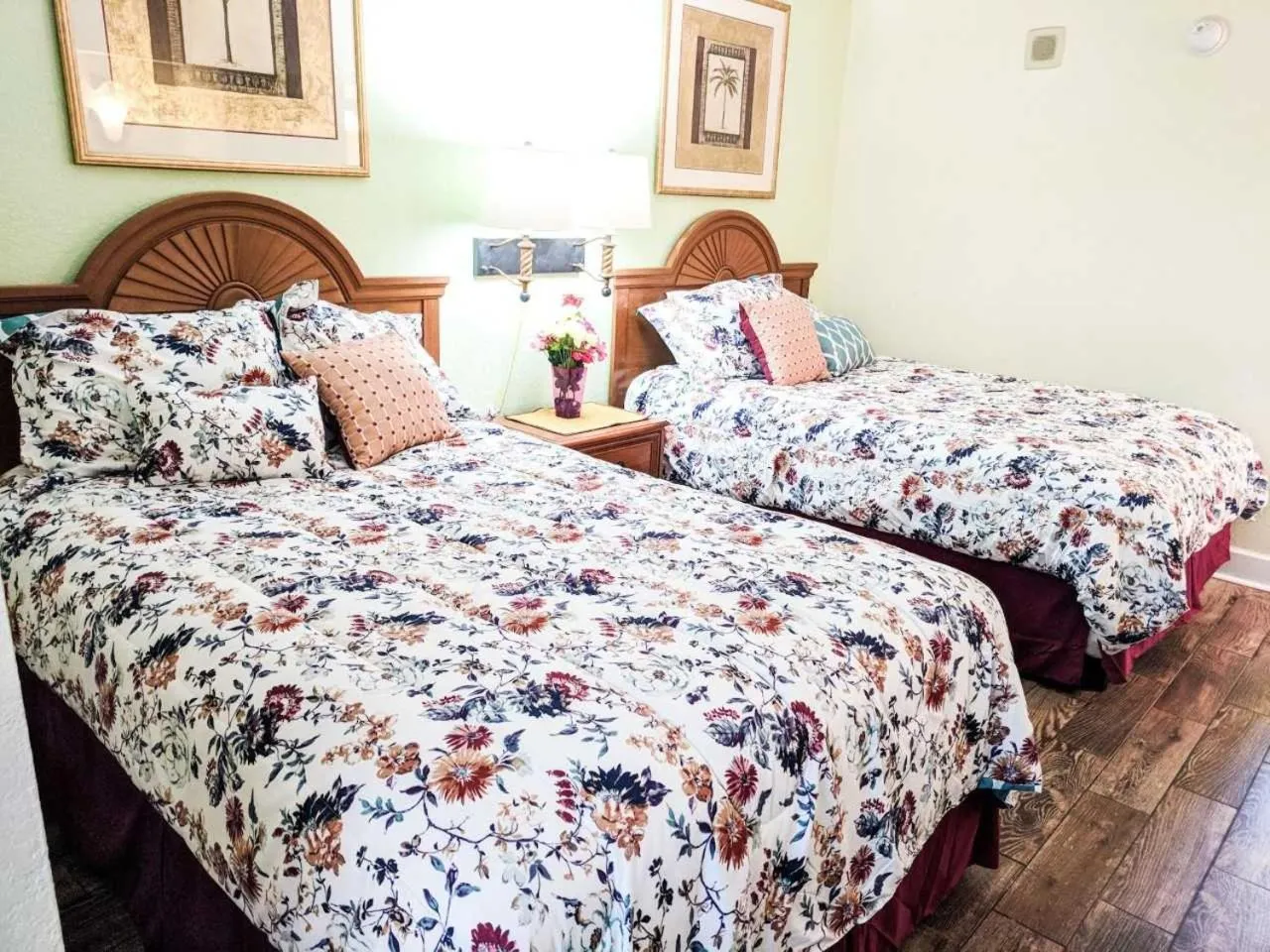 Photo of the whole room, Bed in Sand Dunes 2428