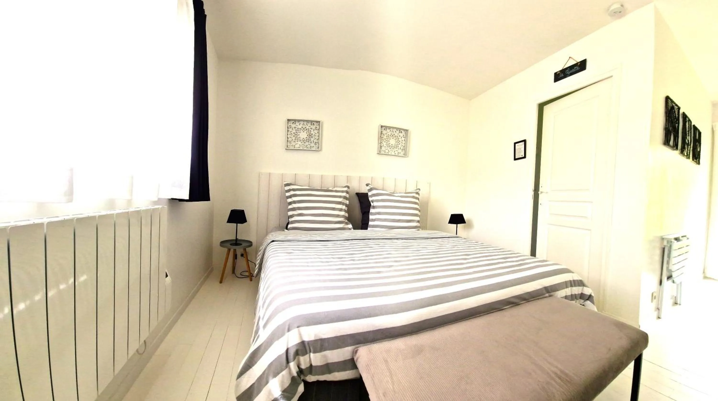 Bedroom, Bed in La Fontaine de Resnel