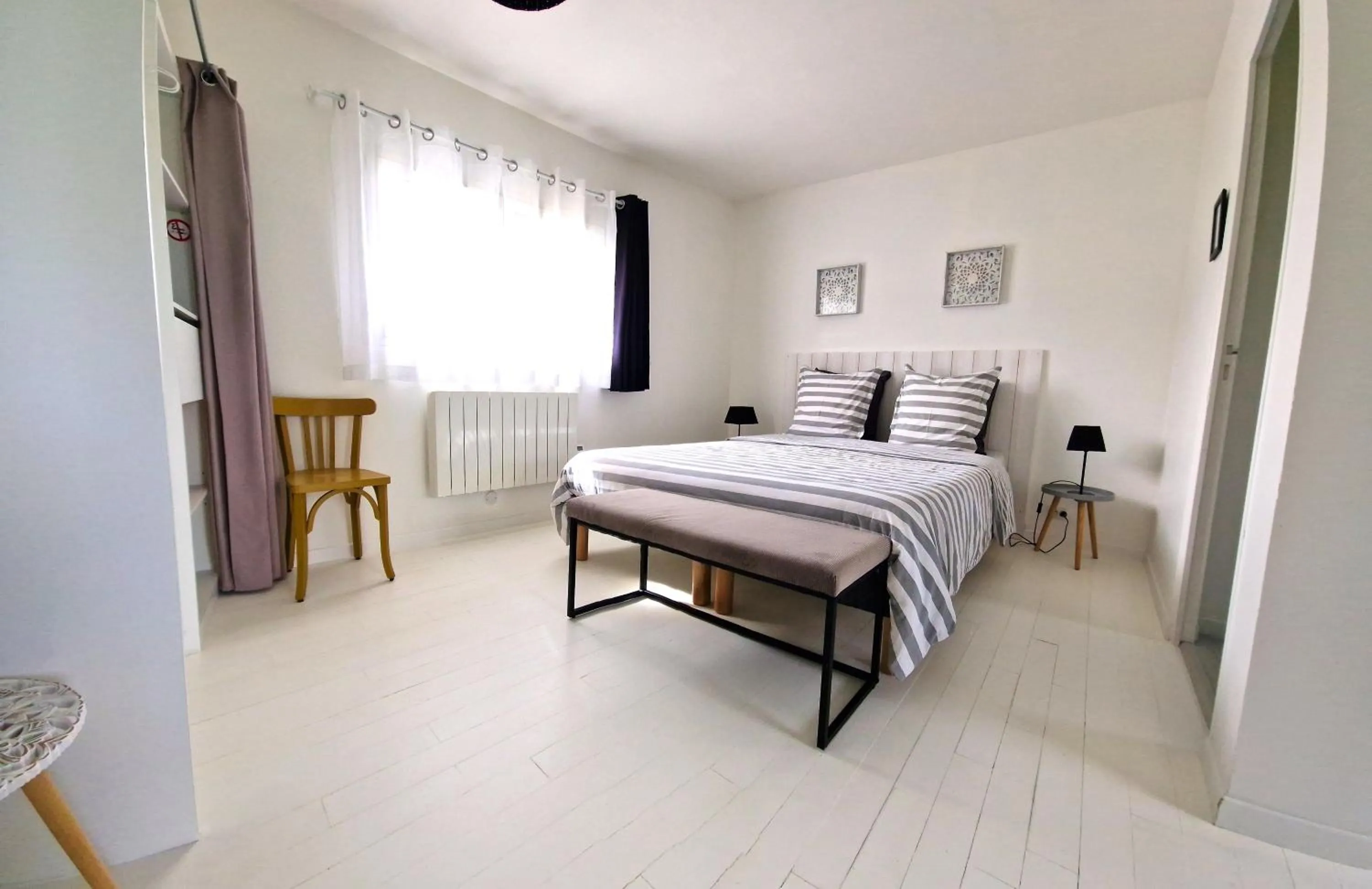 Bedroom, Bed in La Fontaine de Resnel