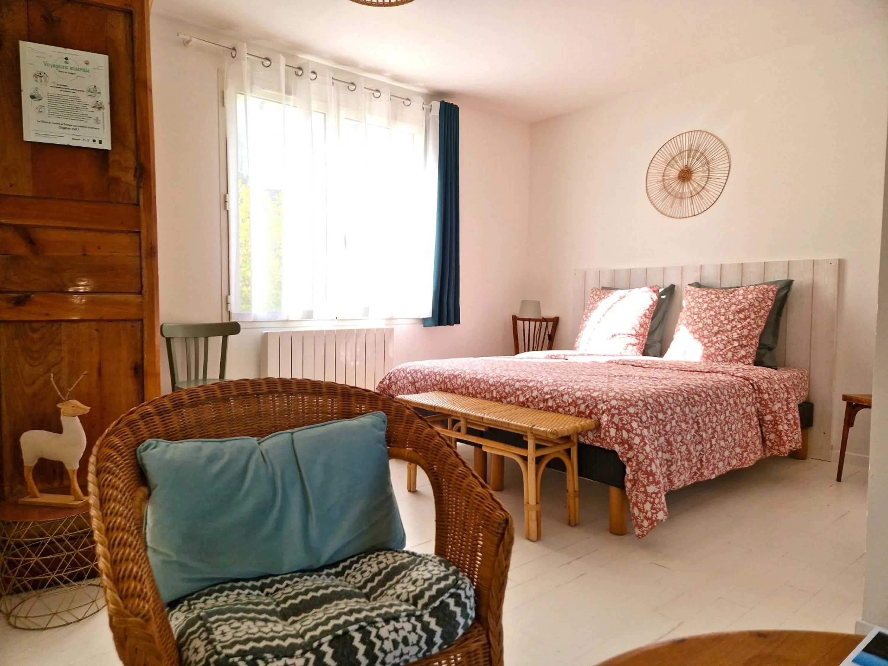 Bedroom, Bed in La Fontaine de Resnel