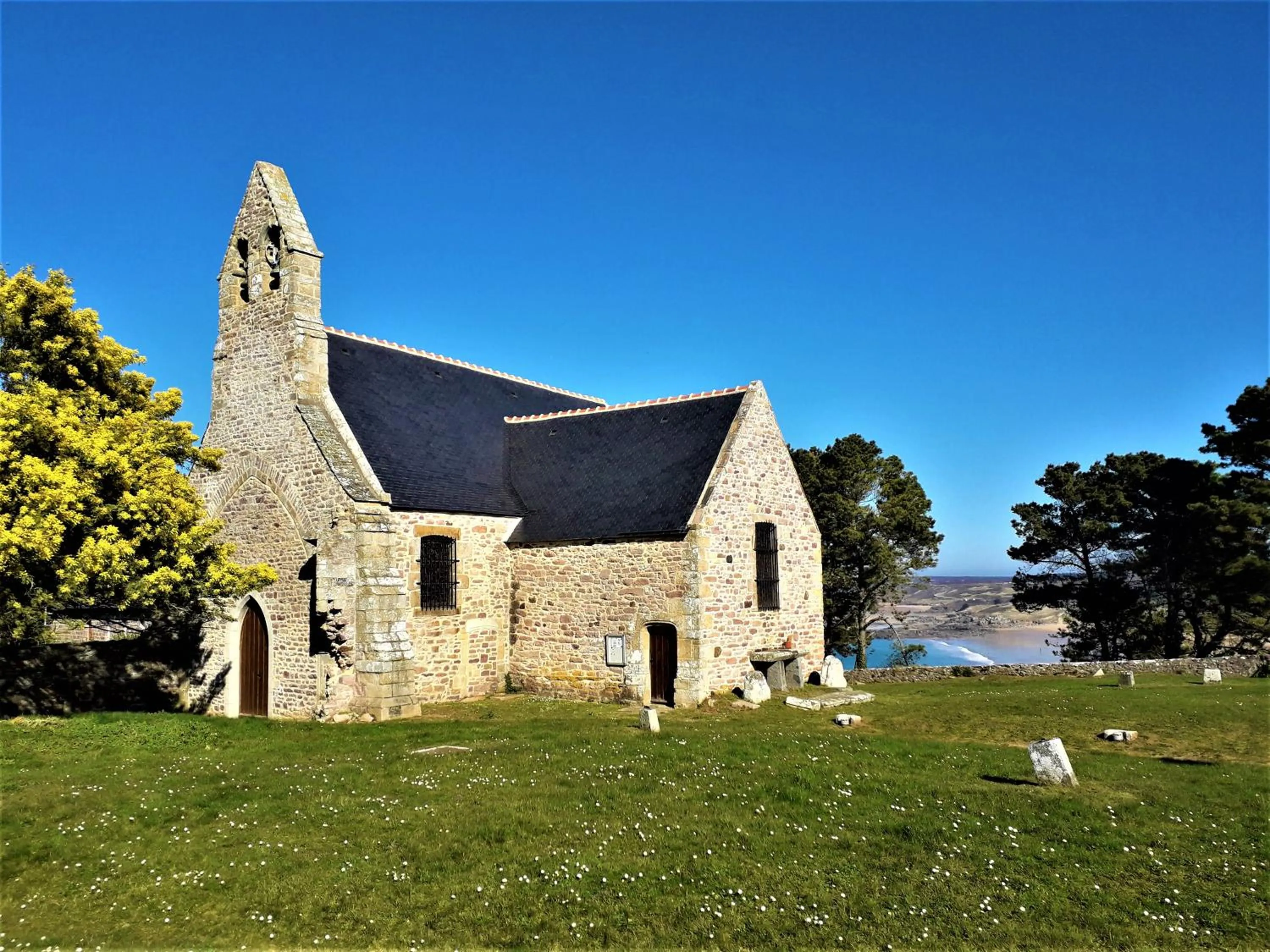 Nearby landmark in La Fontaine de Resnel