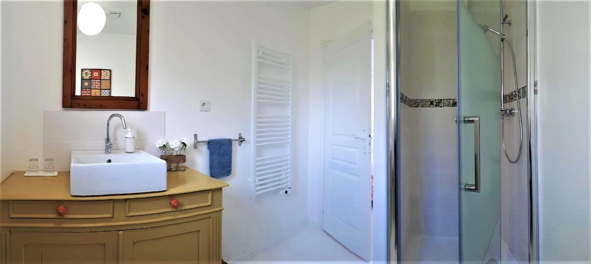 Bathroom in La Fontaine de Resnel