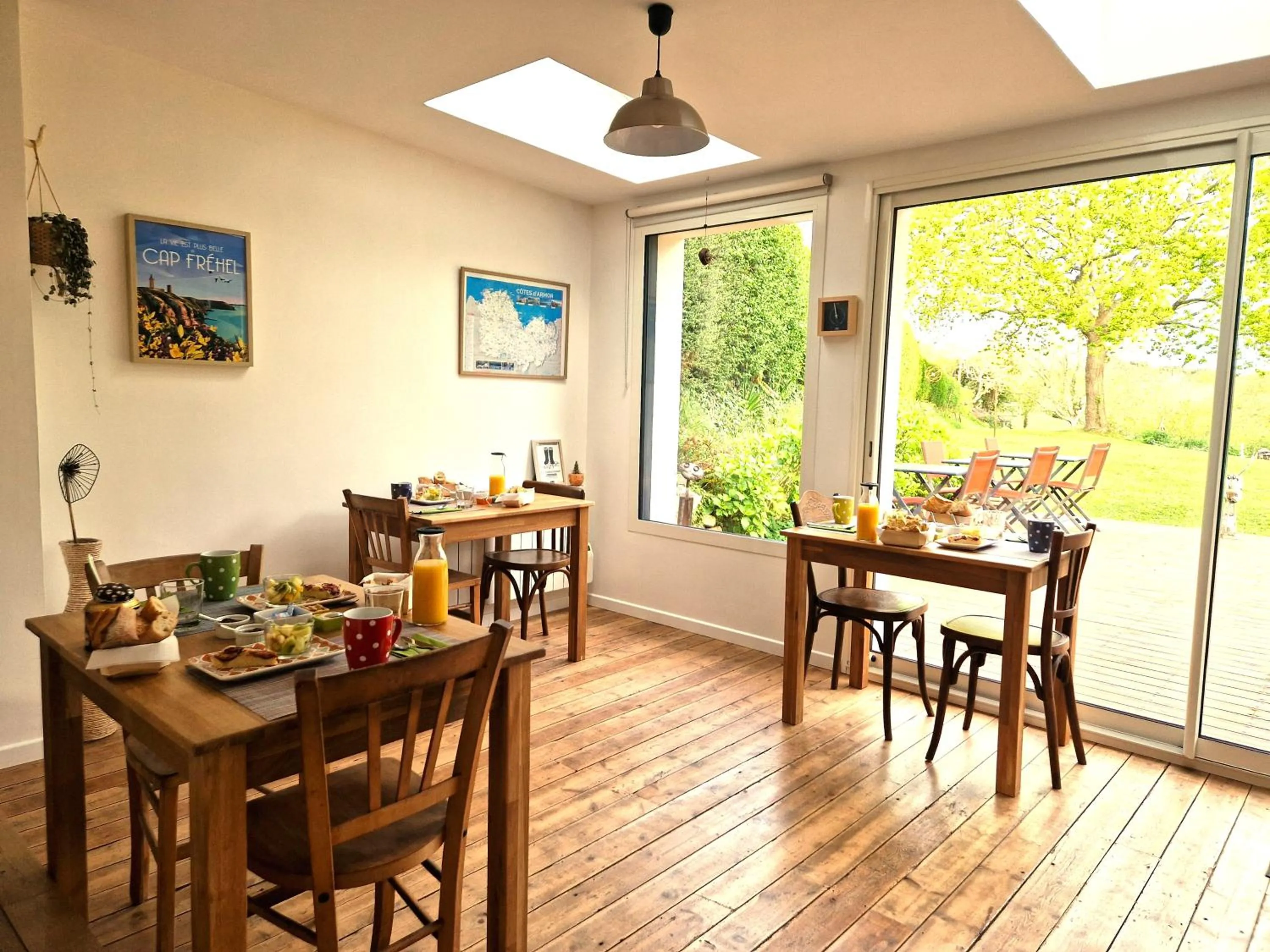 Restaurant/places to eat in La Fontaine de Resnel