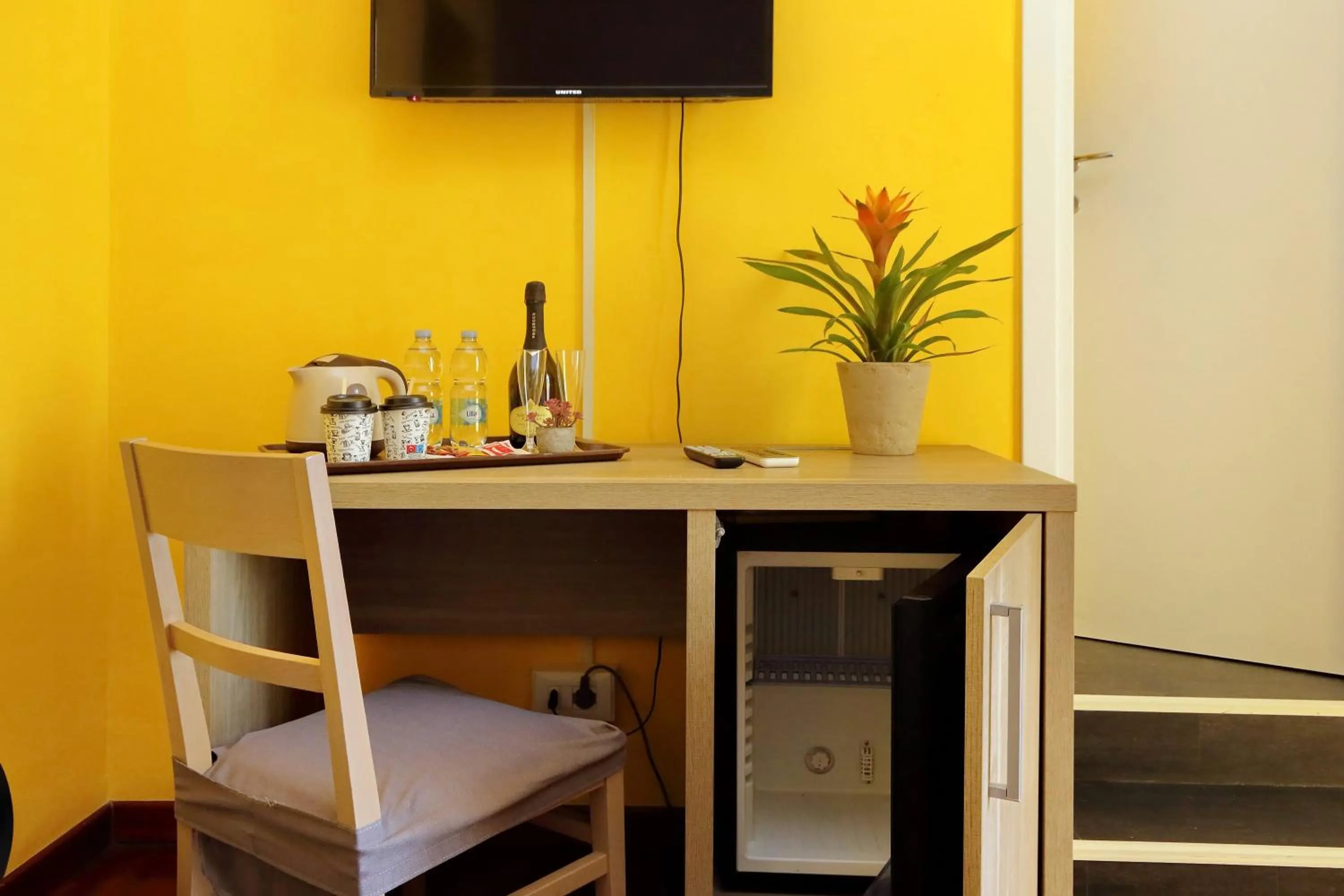 hair dresser in LHG Comfy Rooms