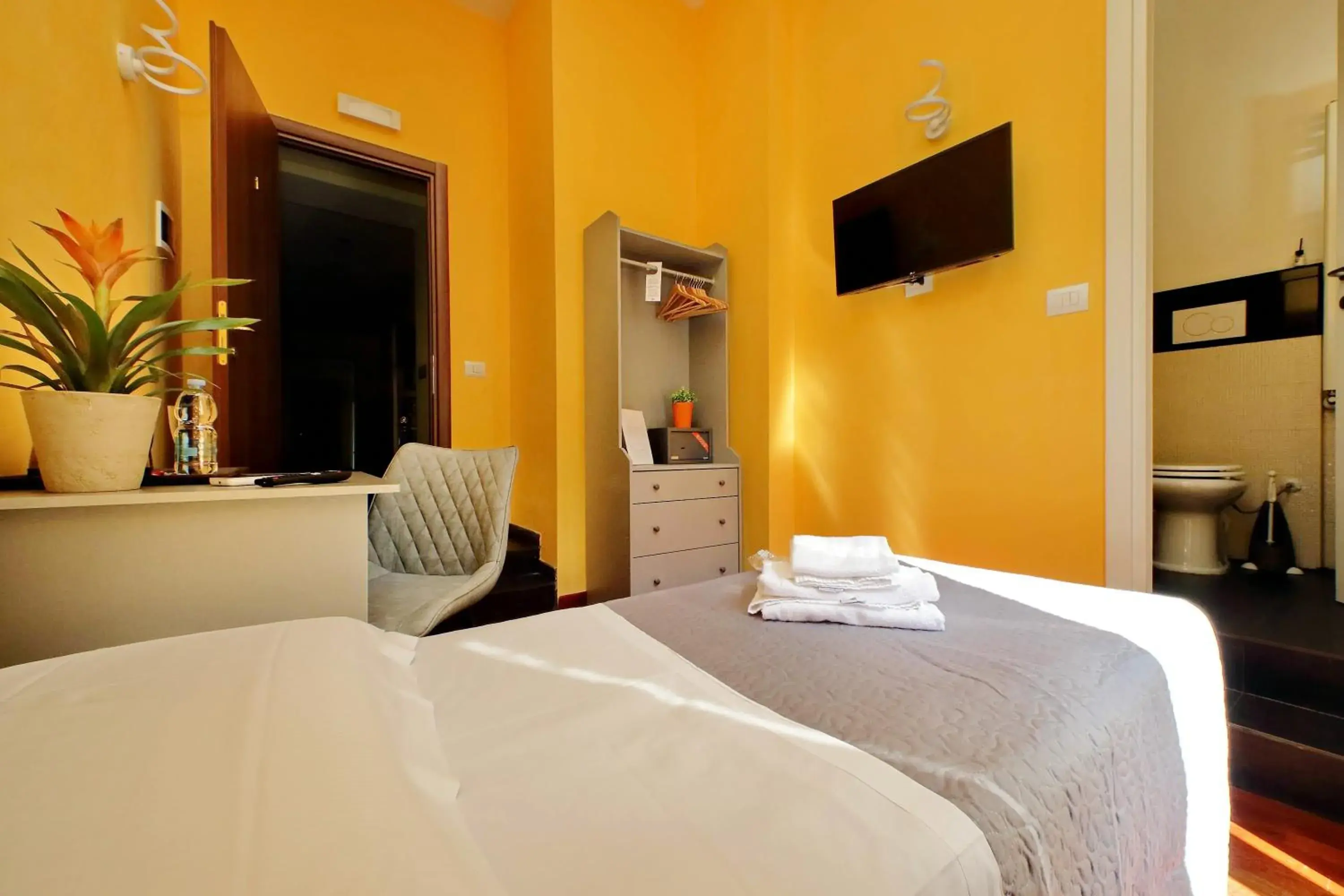 Single Room with Private Bathroom in LHG Comfy Rooms Single Room with Private Bathroom in LHG Comfy Rooms