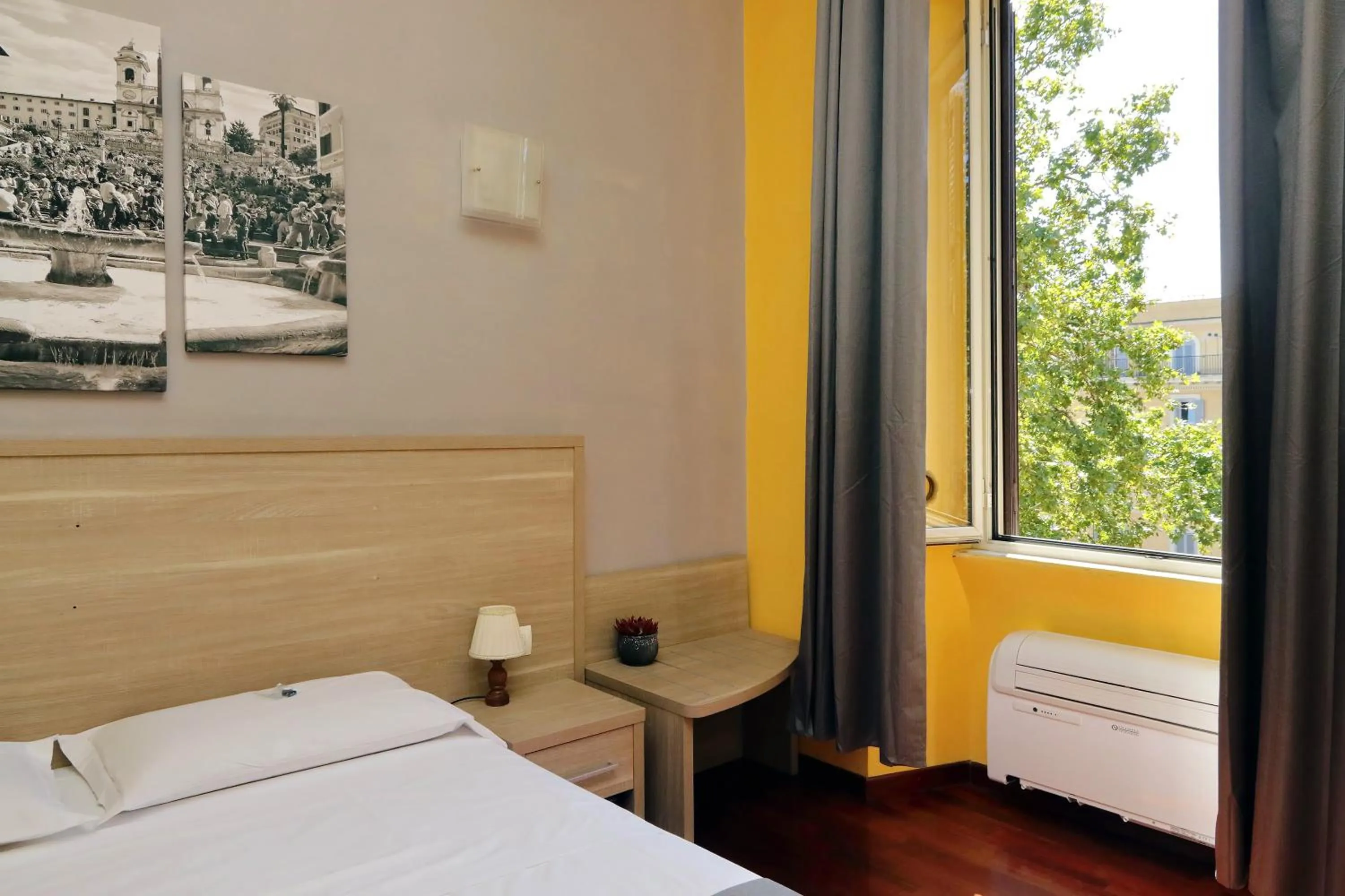 hair dresser, Bed in LHG Comfy Rooms