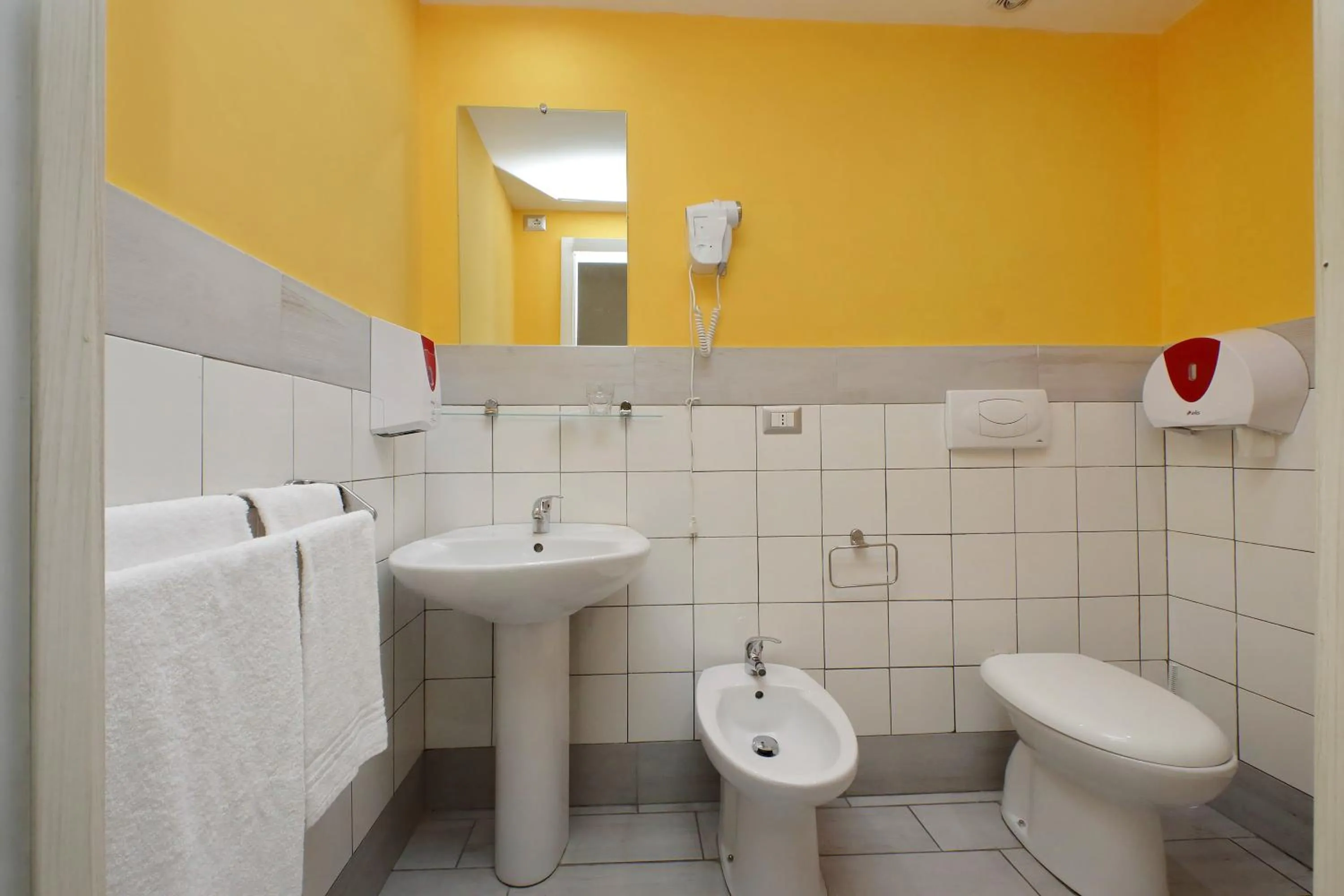 Toilet in LHG Comfy Rooms