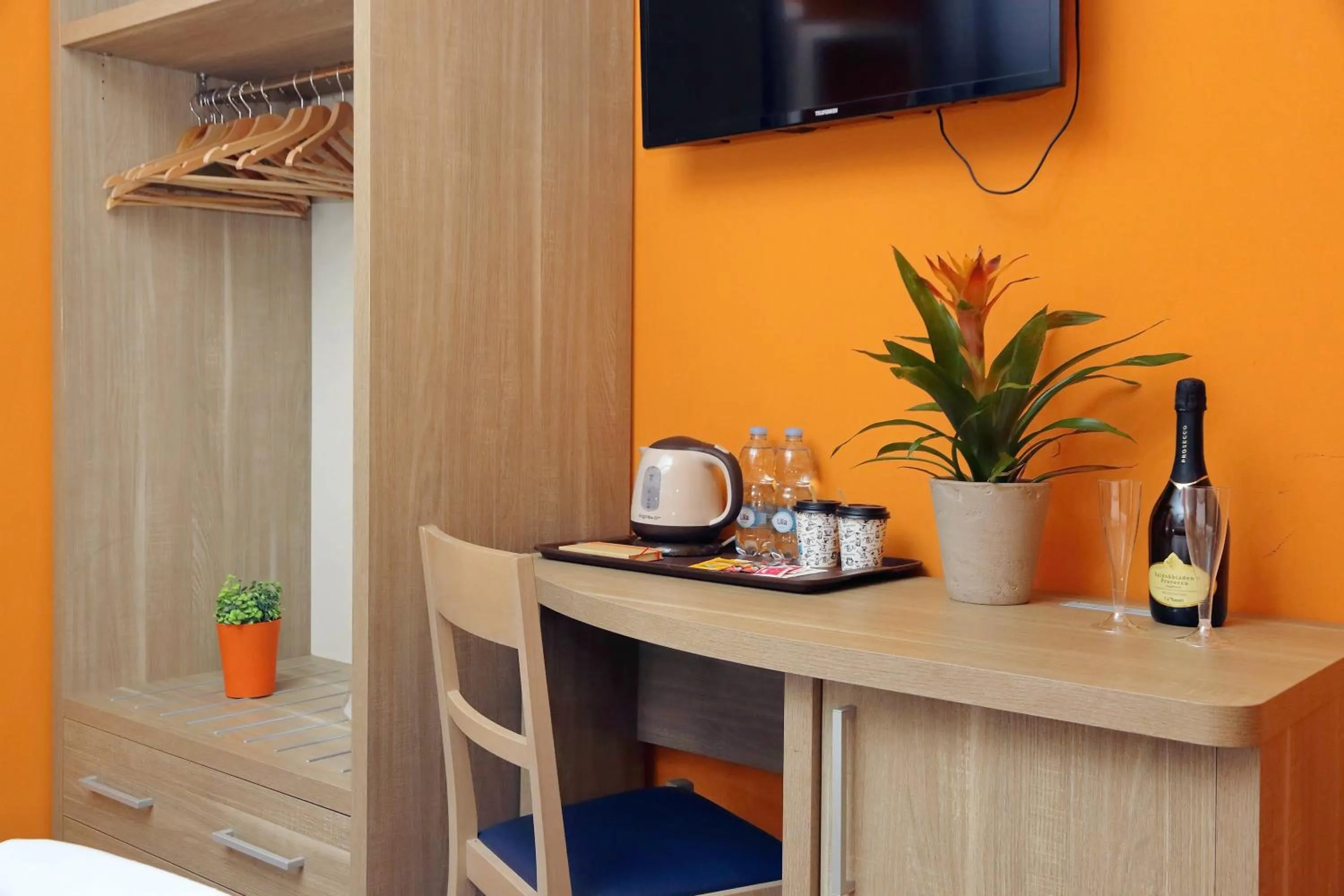 Coffee/tea facilities in LHG Comfy Rooms