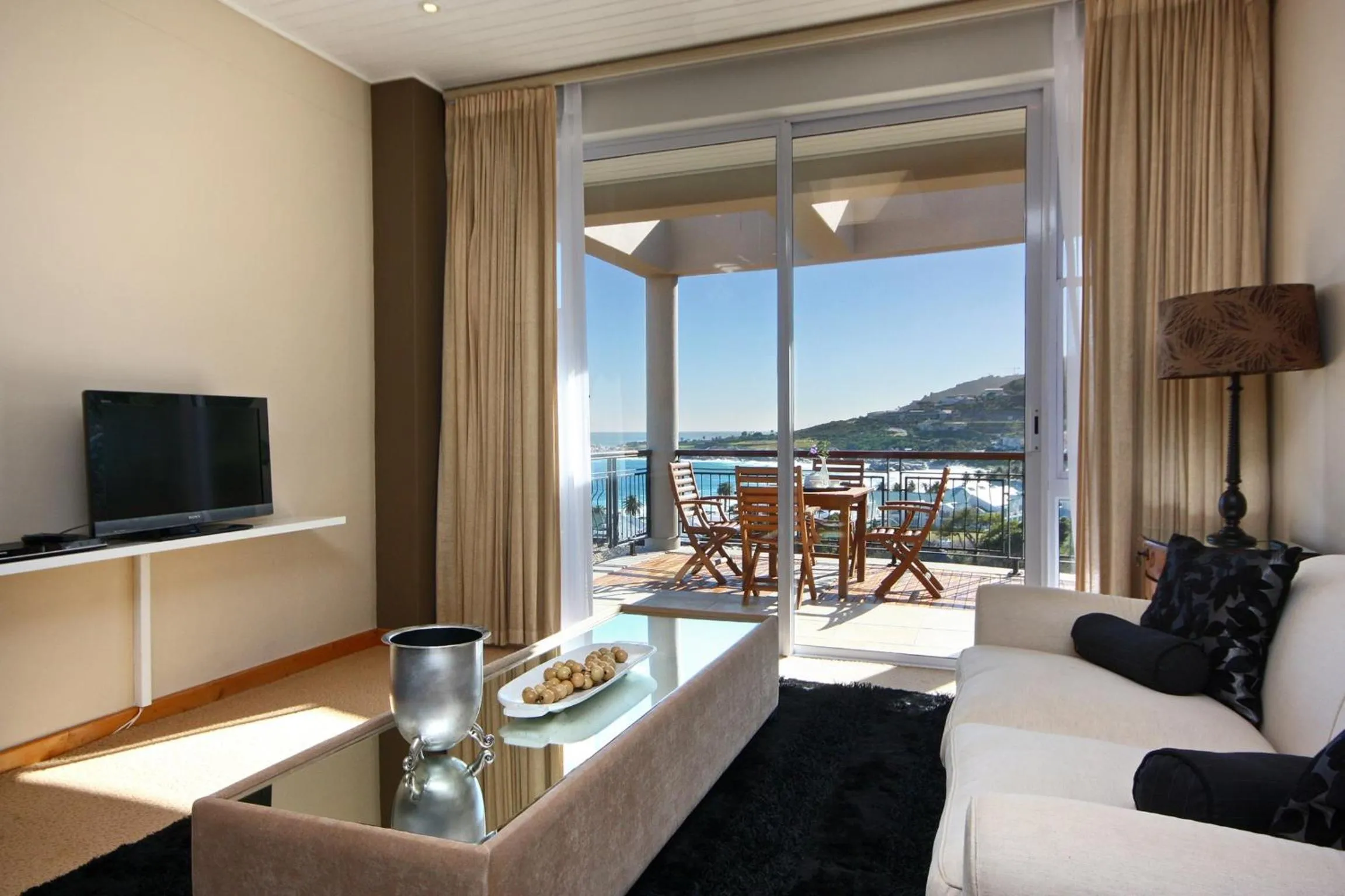 TV and multimedia in Balfour Place Guesthouse