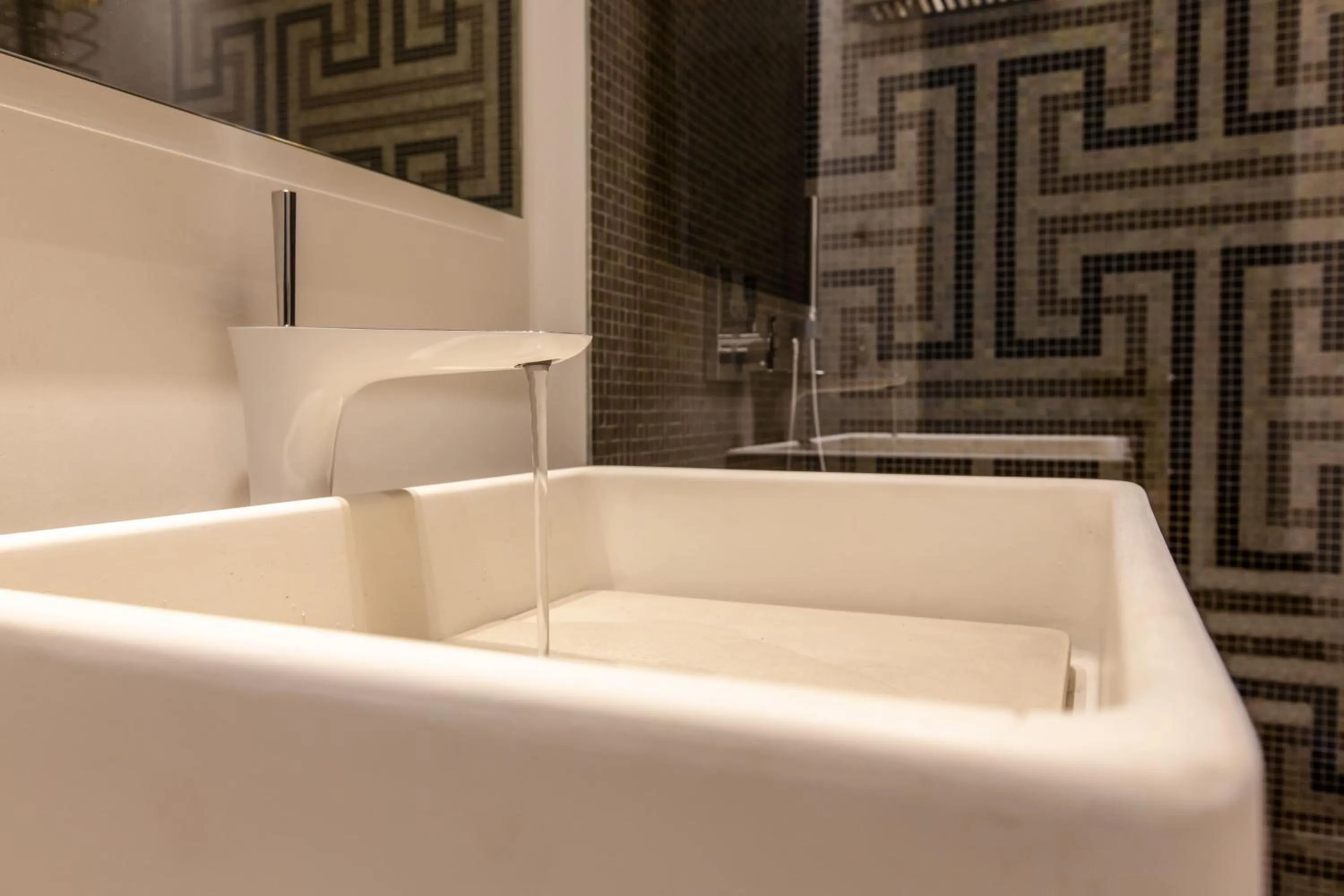 Shower in Plebis - B&B in Sicilia nel centro storico di Catania