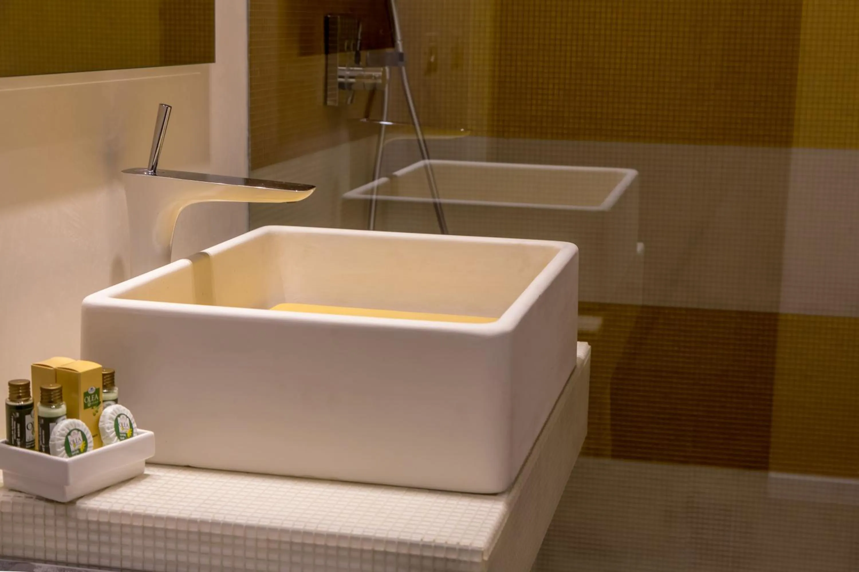 Shower in Plebis - B&B in Sicilia nel centro storico di Catania