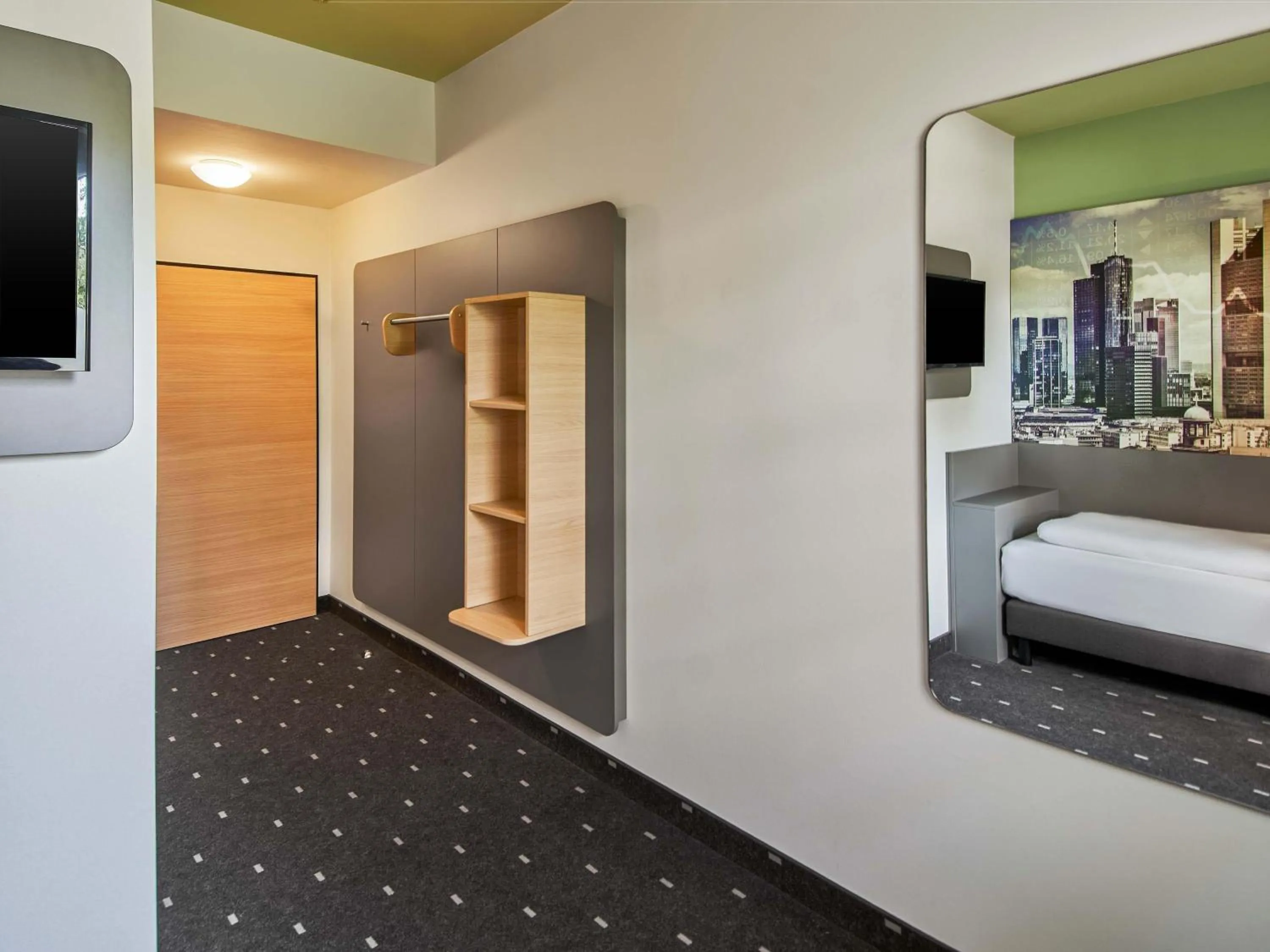 Photo of the whole room, Bed in B&B Hotel Frankfurt-West