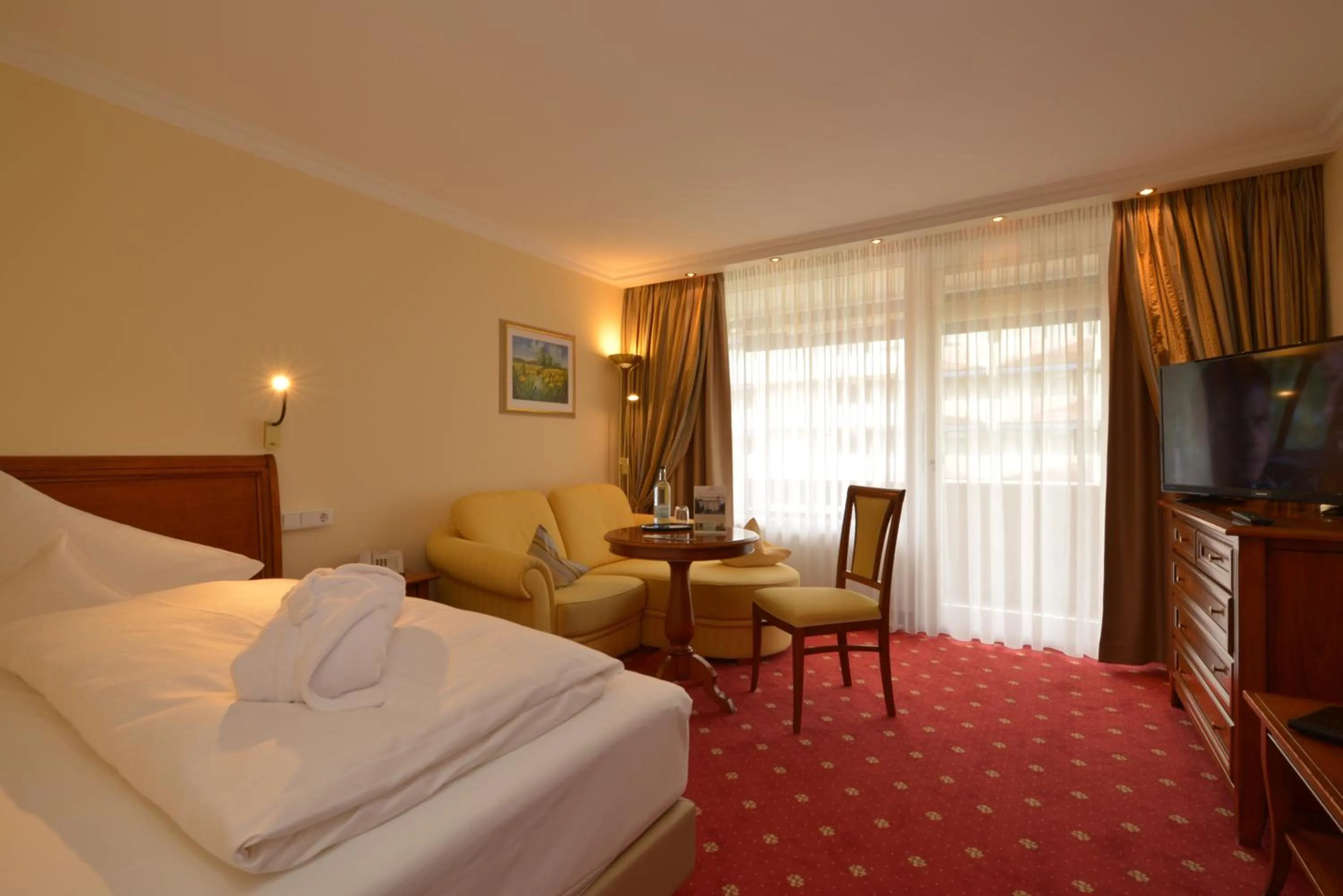 Bed in Hotel Schweizer Hof Thermal und Vital Resort