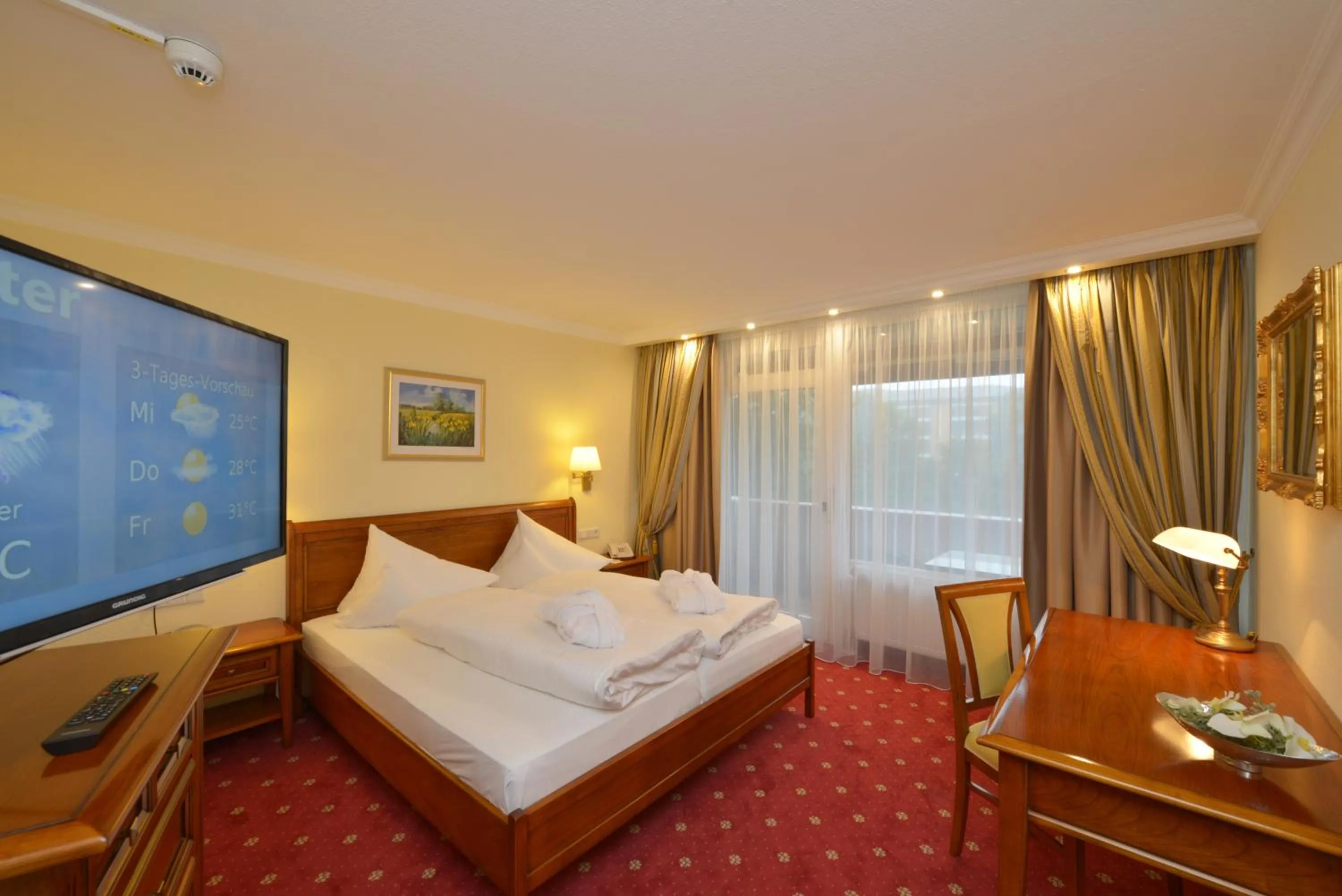 Bedroom, Bed in Hotel Schweizer Hof Thermal und Vital Resort