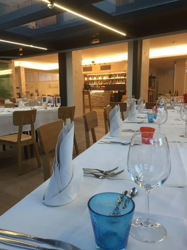 Restaurant/places to eat in Hotel Adria