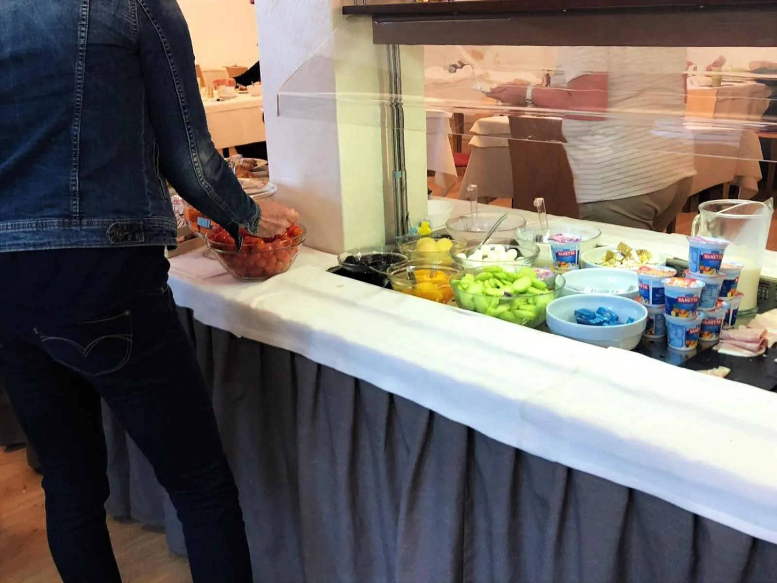 Restaurant/places to eat in Hotel Adria