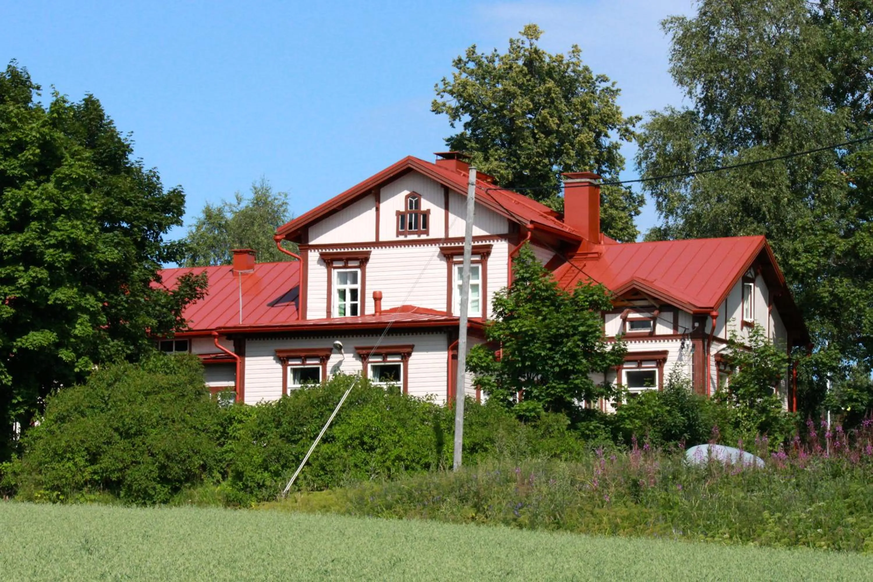 Property building in Löydön Kartano