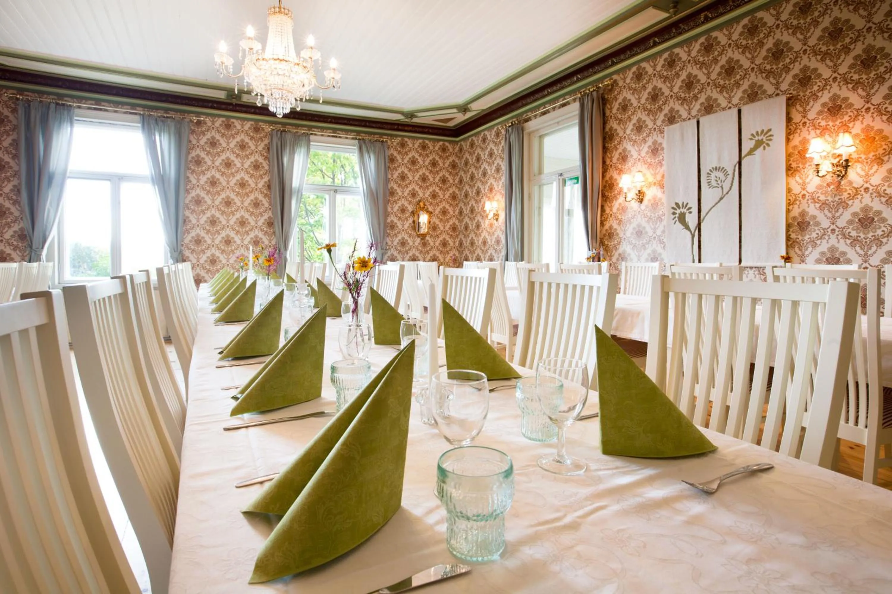 Food and drinks in Löydön Kartano