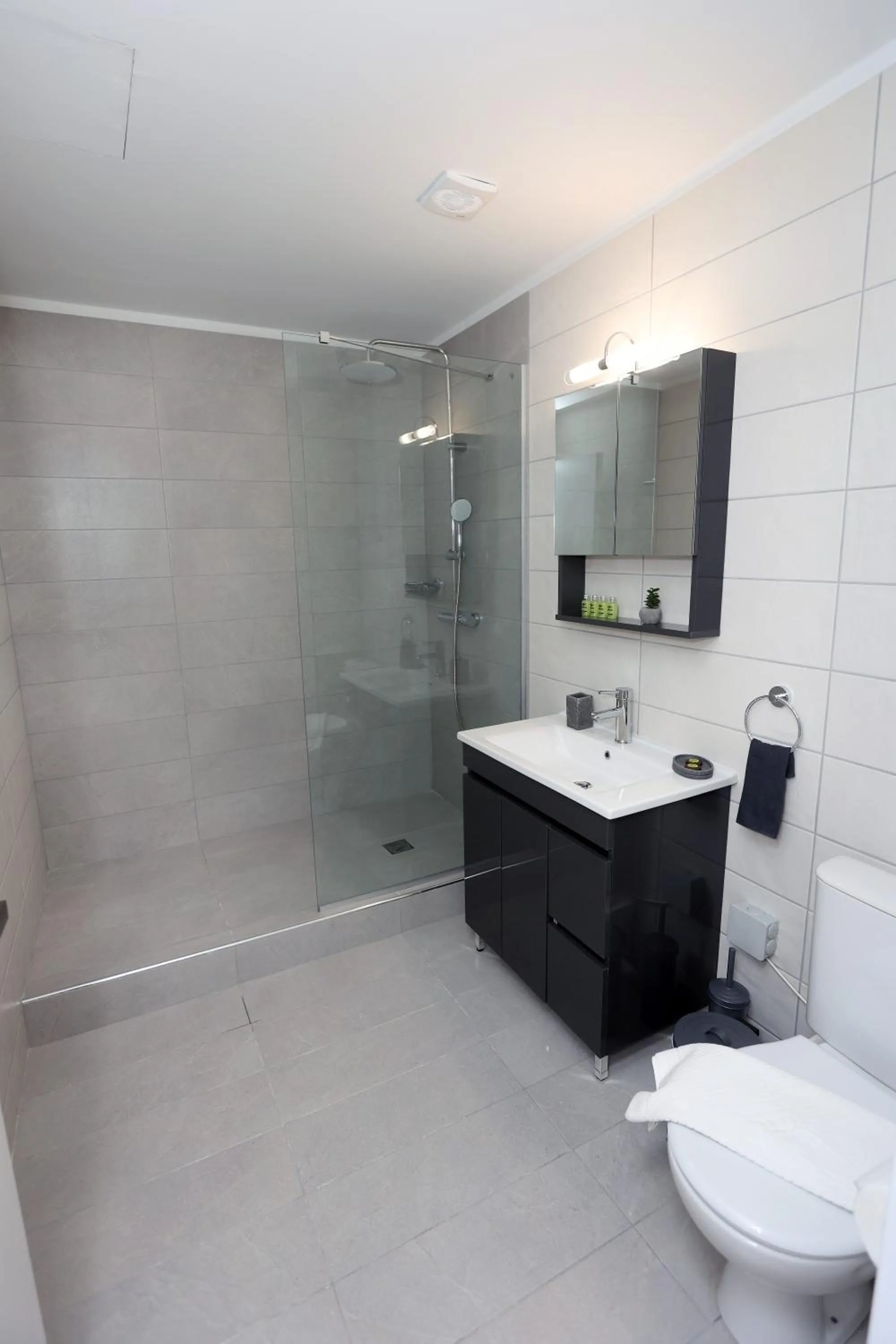 Shower in Old Town Hall Suites and Apartments