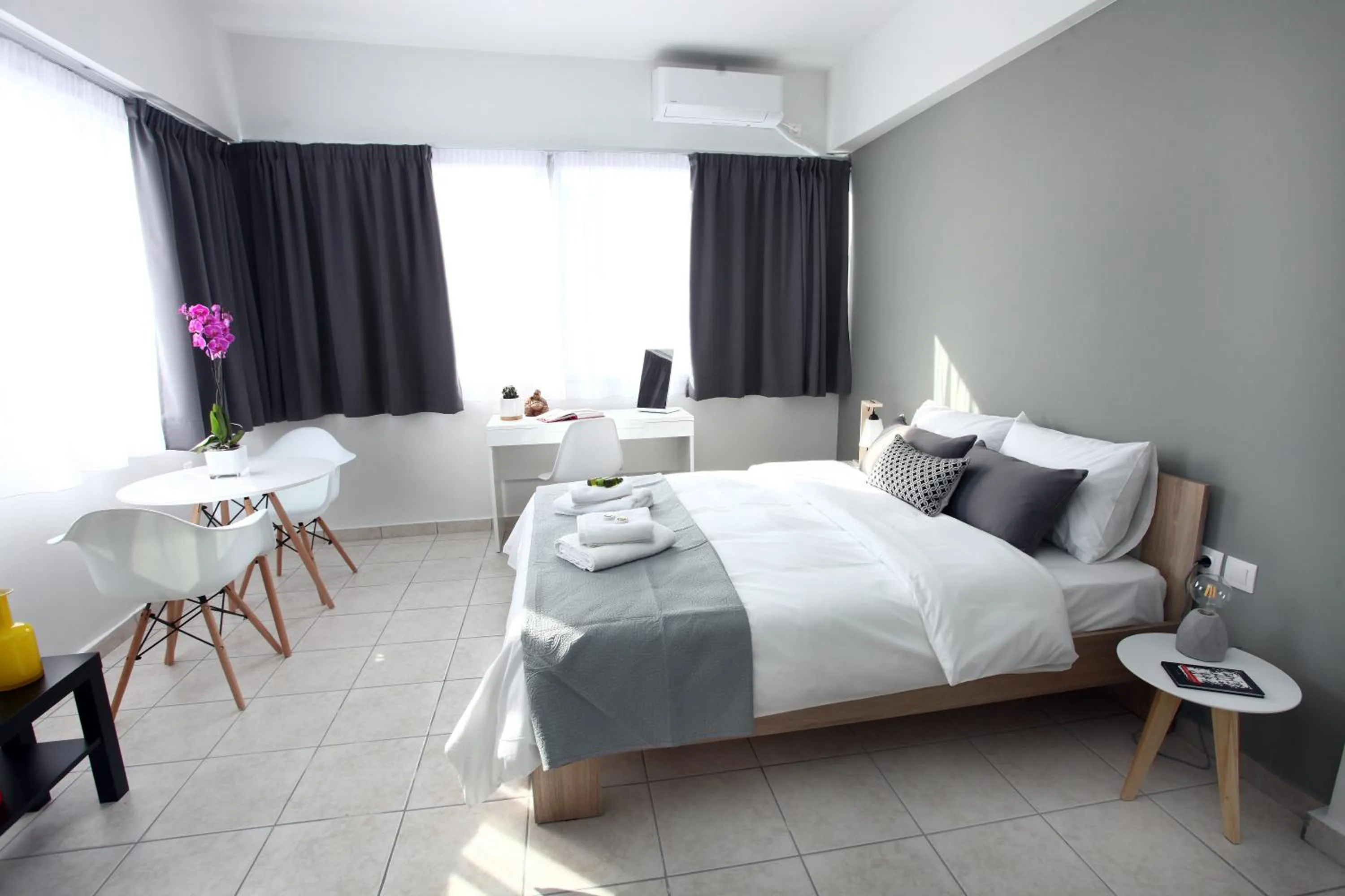 Photo of the whole room, Bed in Old Town Hall Suites and Apartments