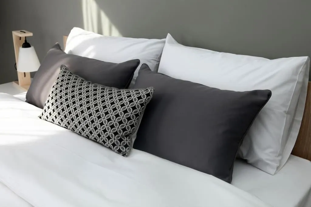 Bed in Old Town Hall Suites and Apartments