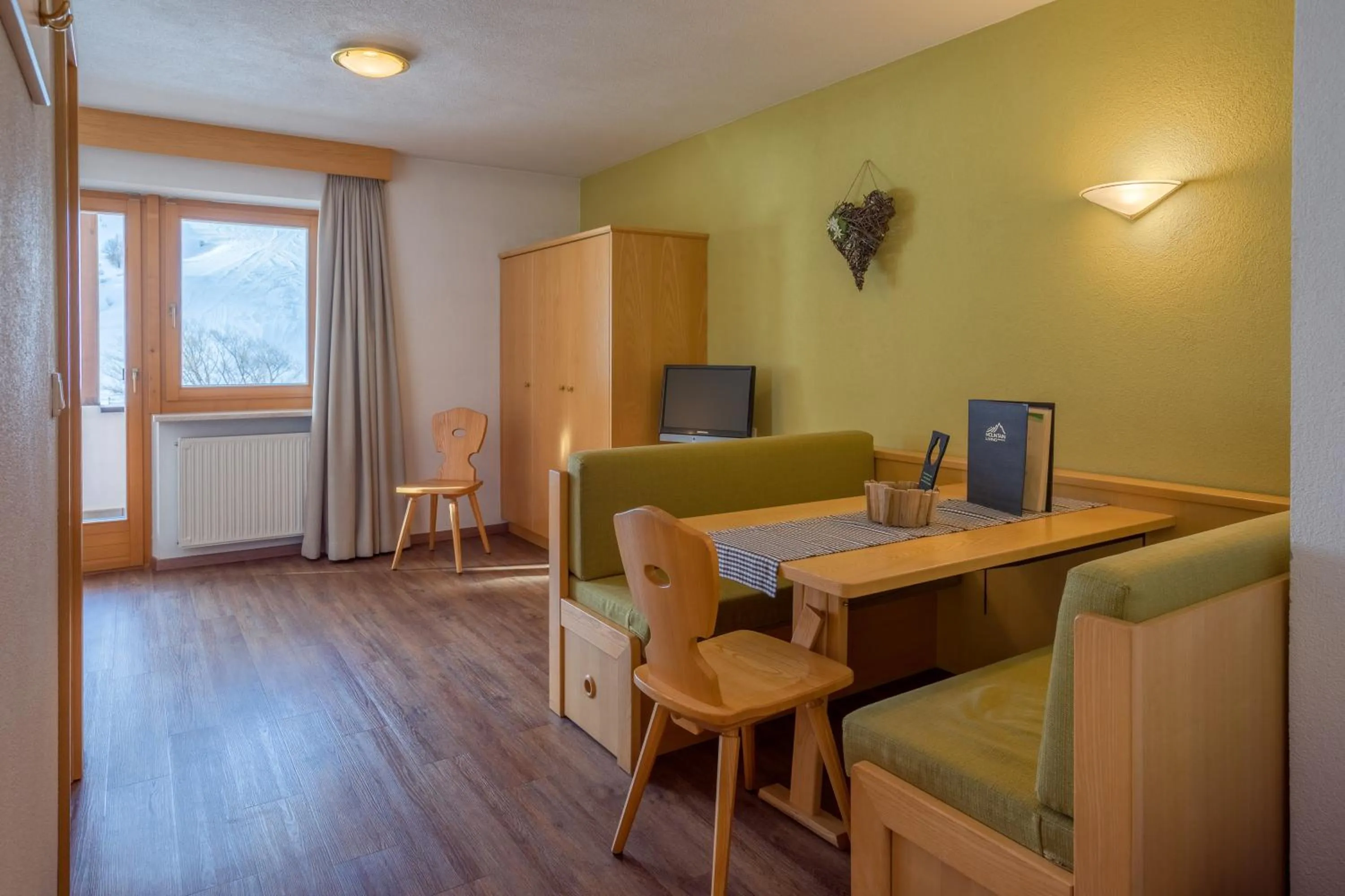 Dining area in Mountain Living Apartments