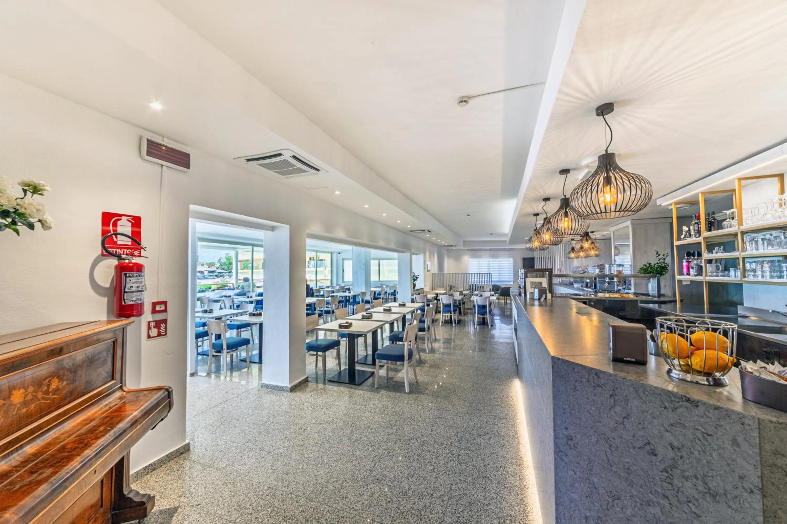 Restaurant/places to eat in Hotel Castello