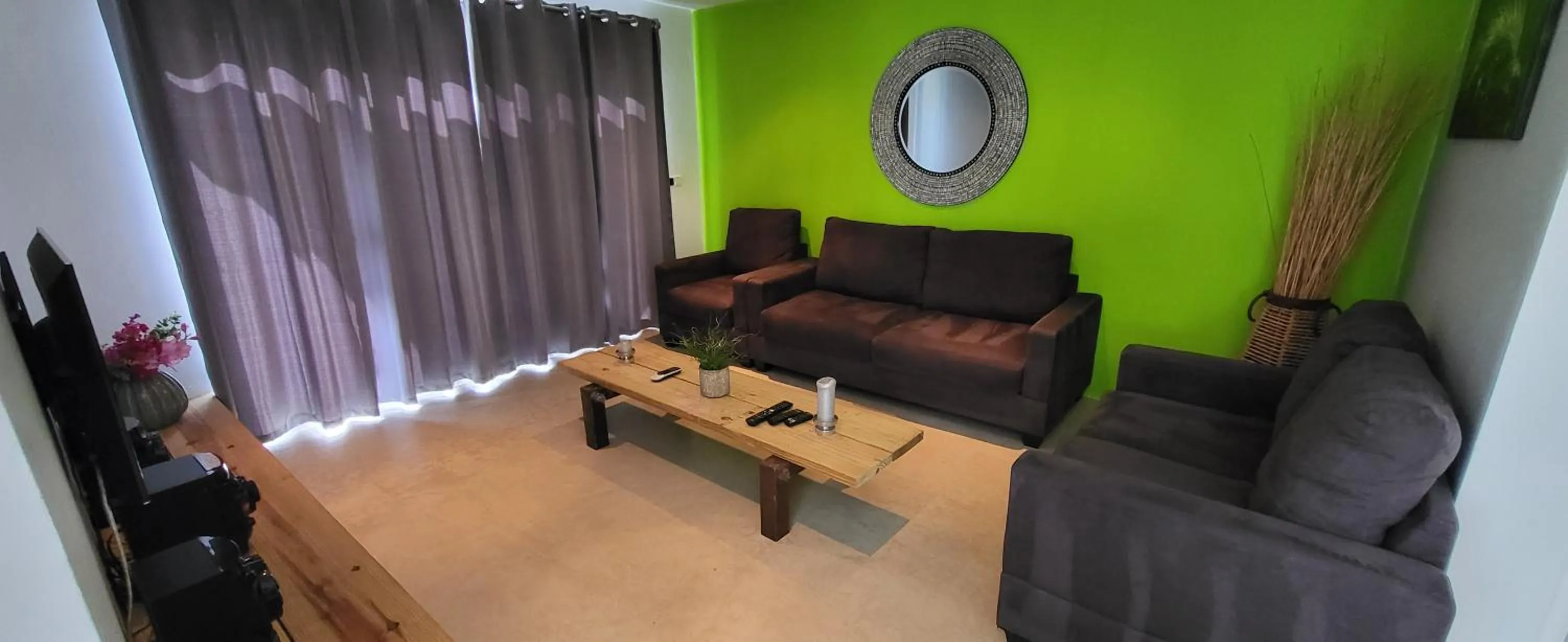 TV and multimedia in Sunny Hill Apartment