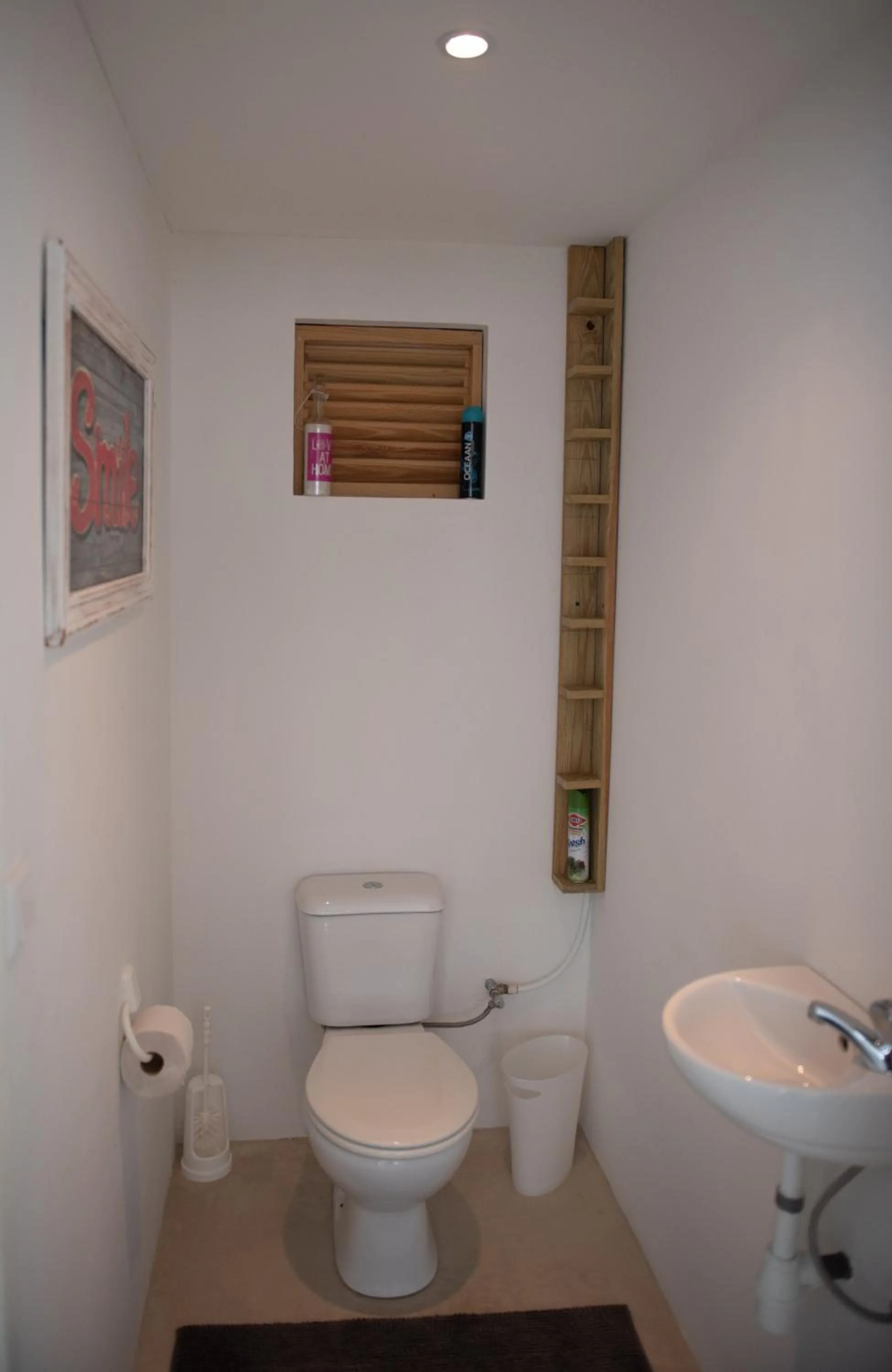 Toilet in Sunny Hill Apartment