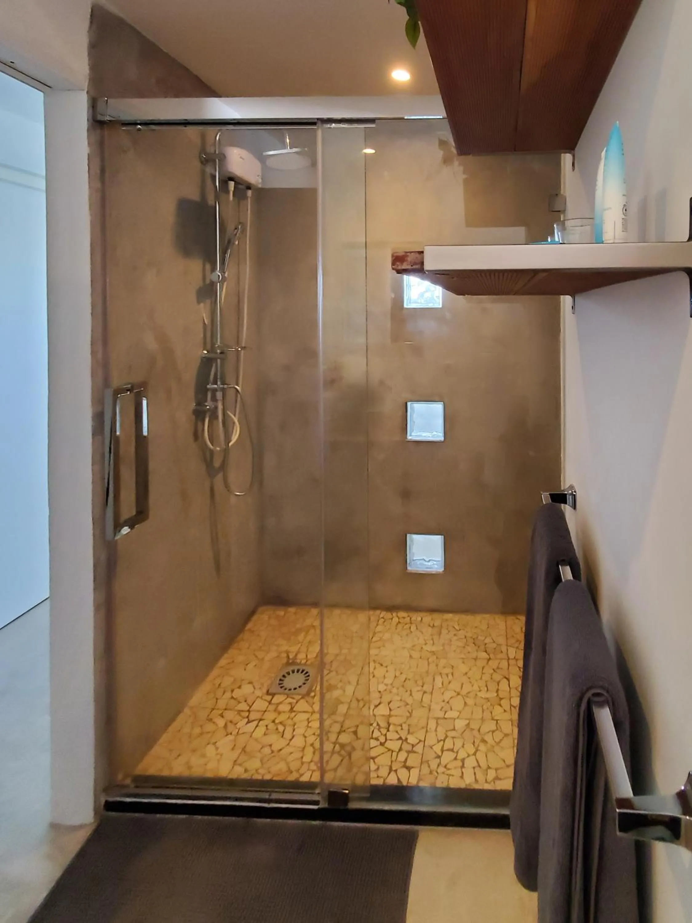 Bathroom, Bed in Sunny Hill Apartment