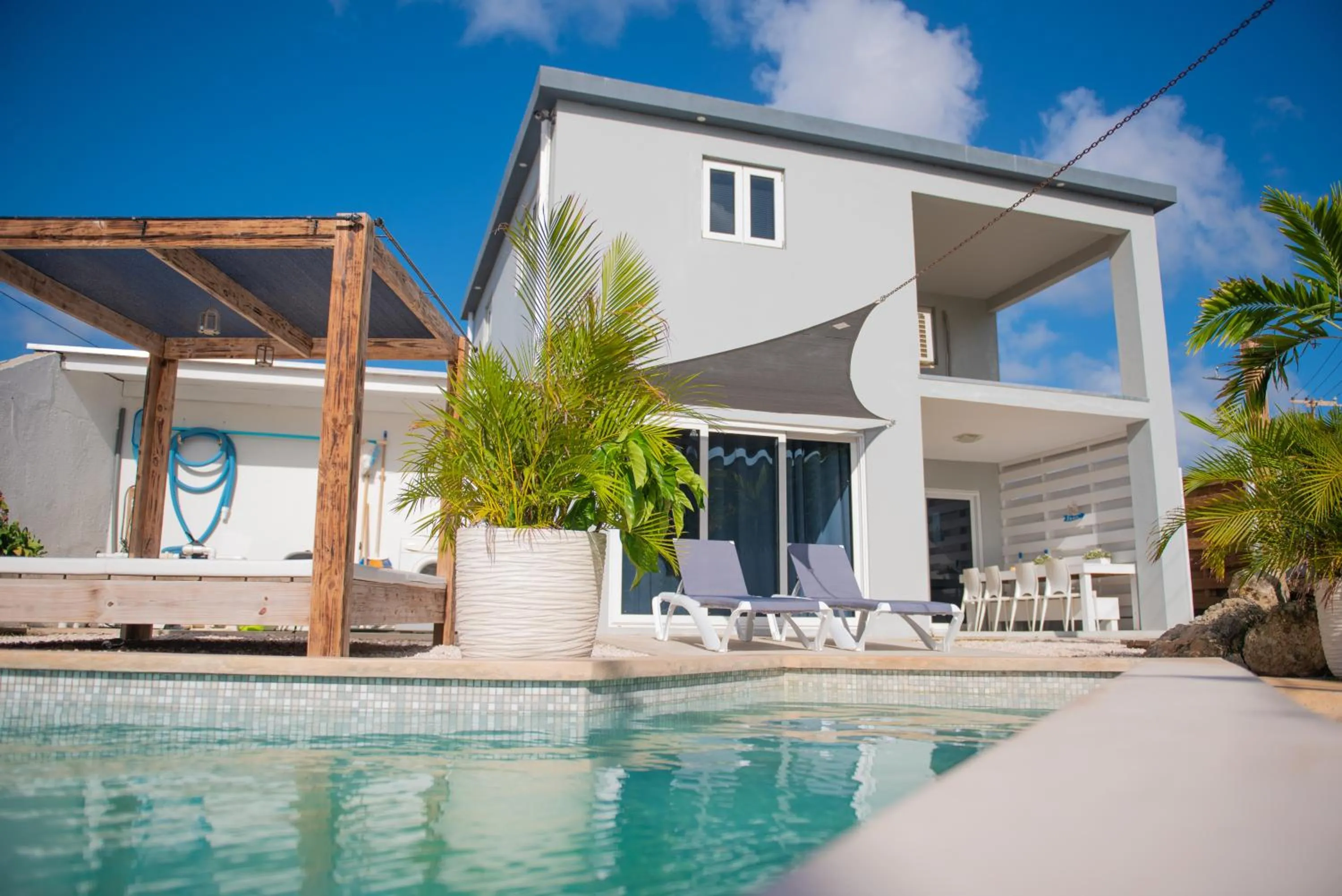 Swimming pool in Sunny Hill Apartment