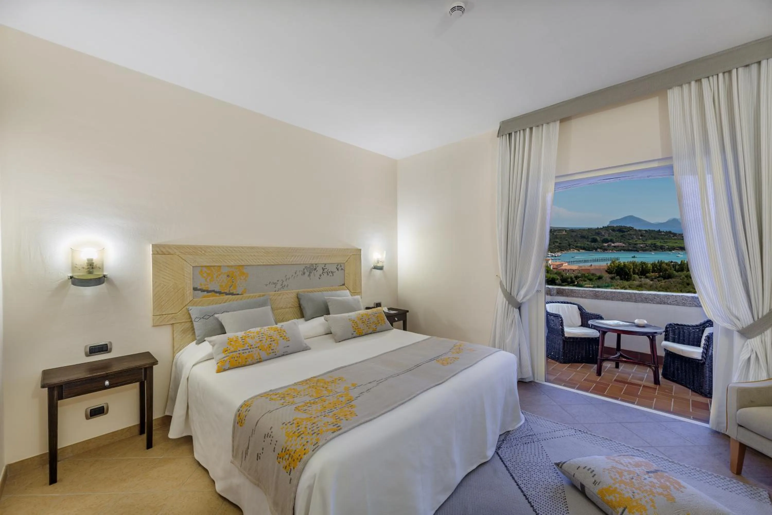 Bedroom, Bed in Petra Bianca