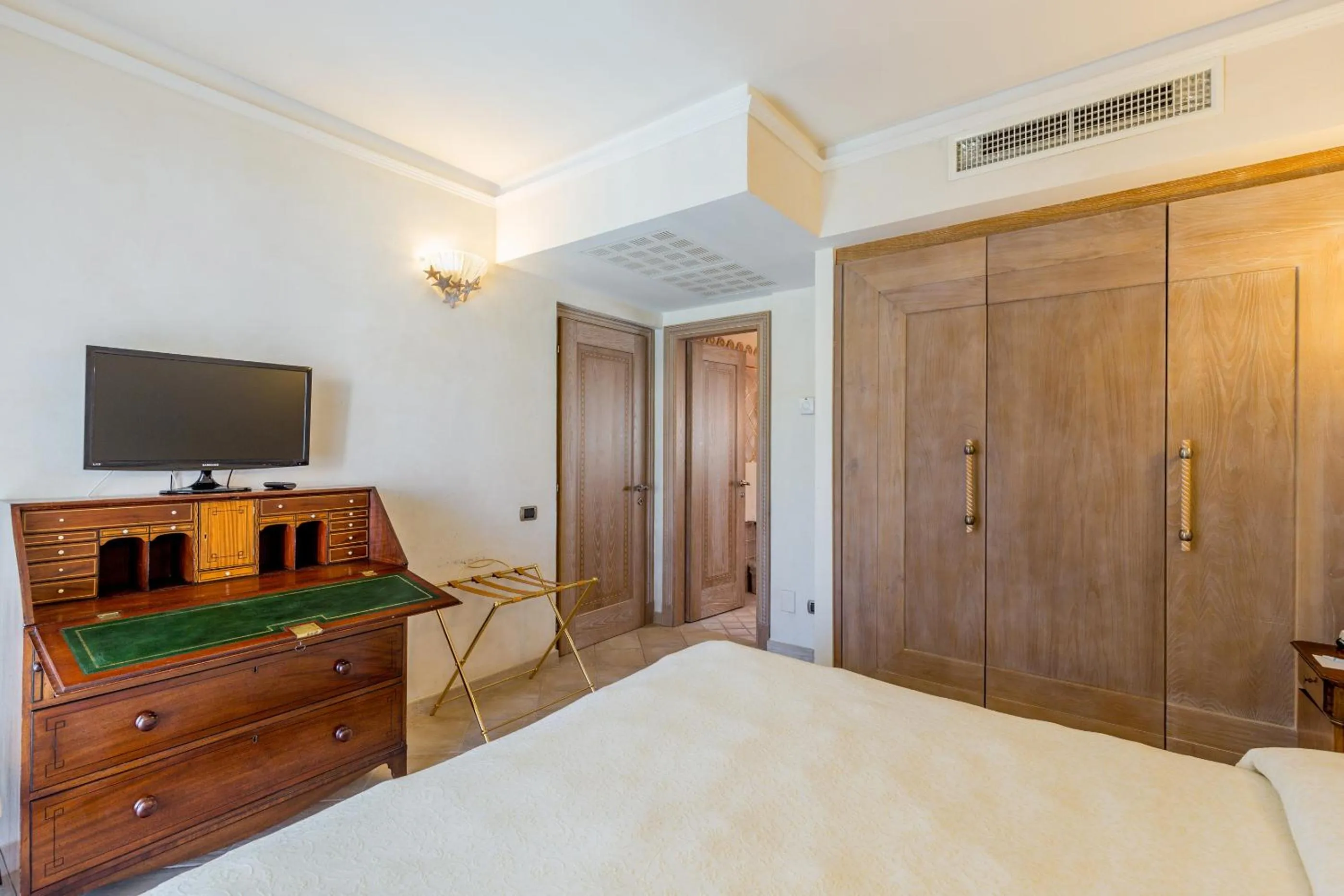 Bathroom, Bed in Petra Bianca