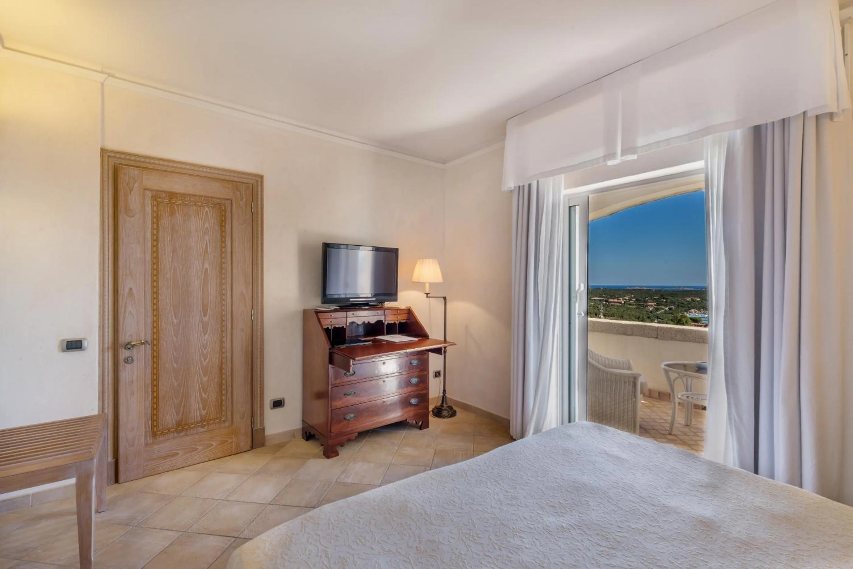 Bedroom, Bed in Petra Bianca