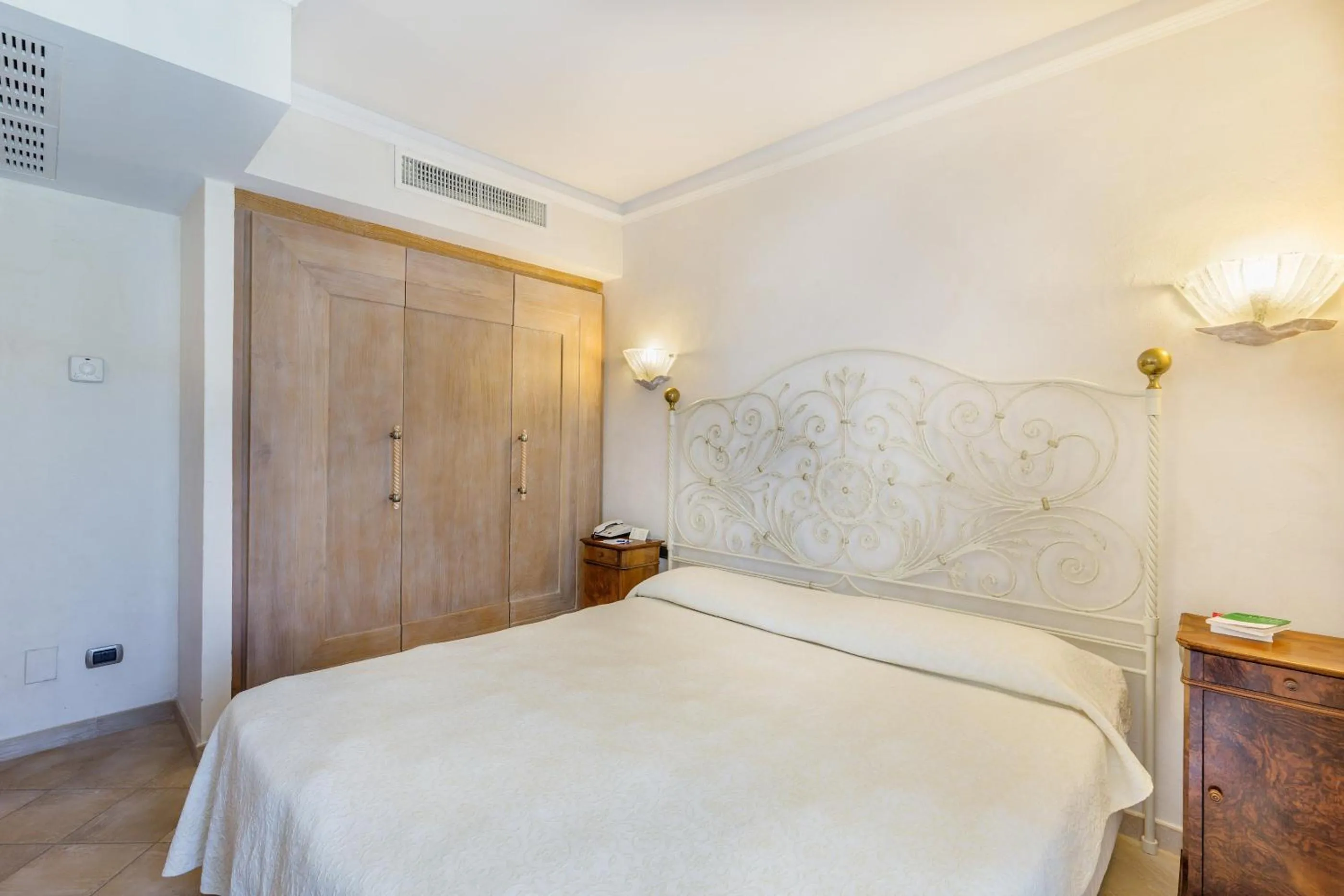 Bedroom, Bed in Petra Bianca